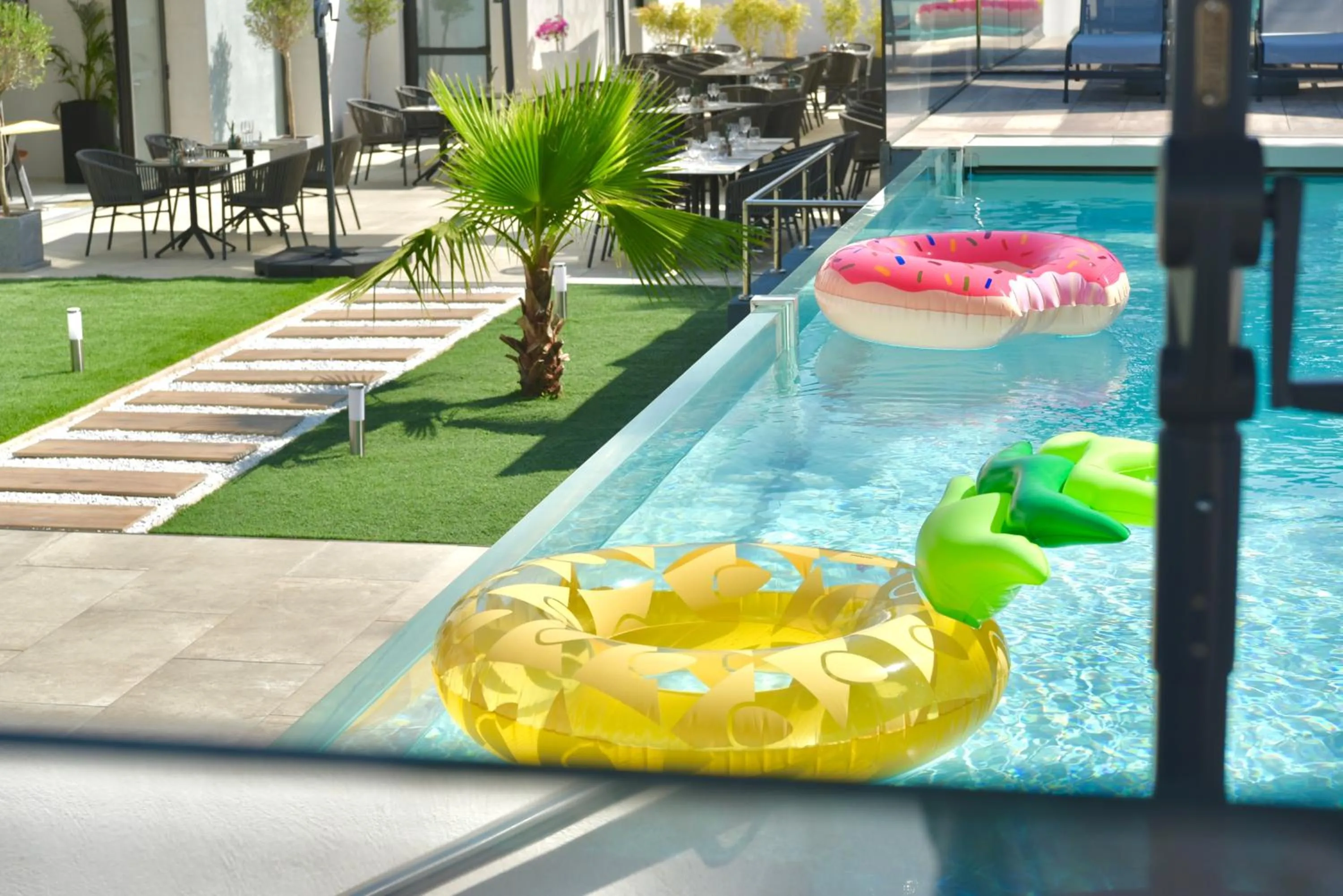 Swimming pool in Le Meez