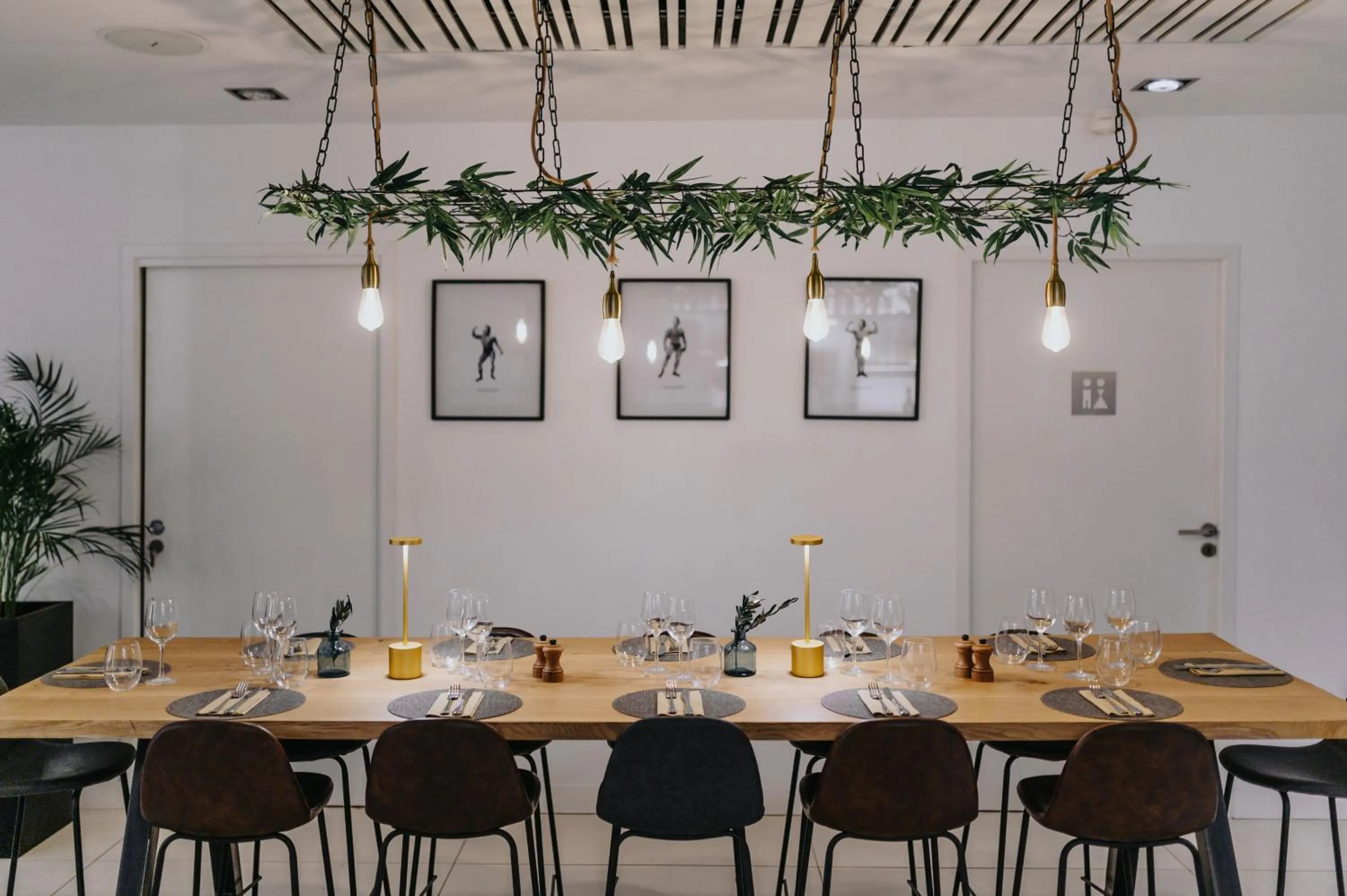 Restaurant/places to eat in Le Meez