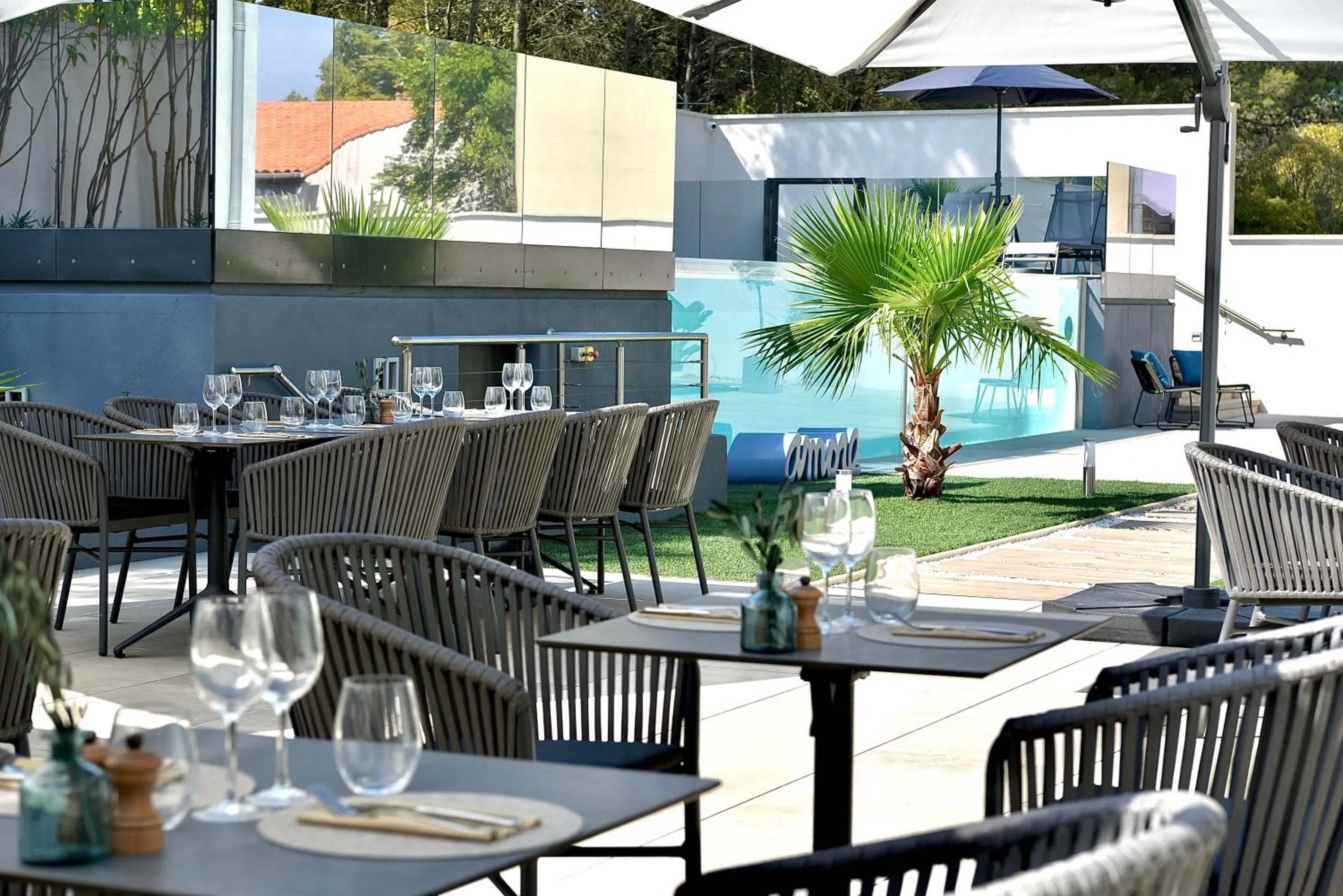 Restaurant/places to eat in Le Meez