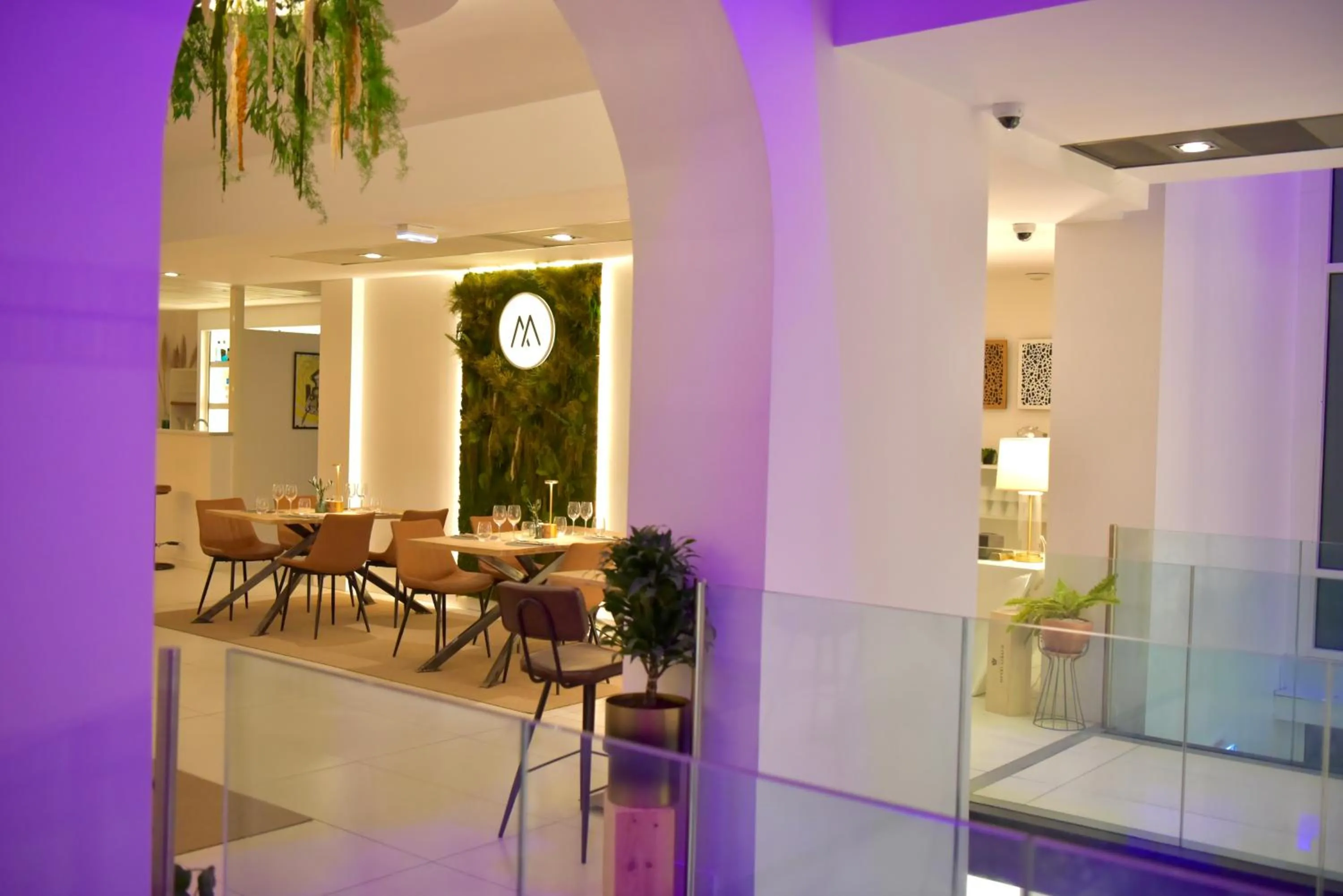 Restaurant/places to eat in Le Meez