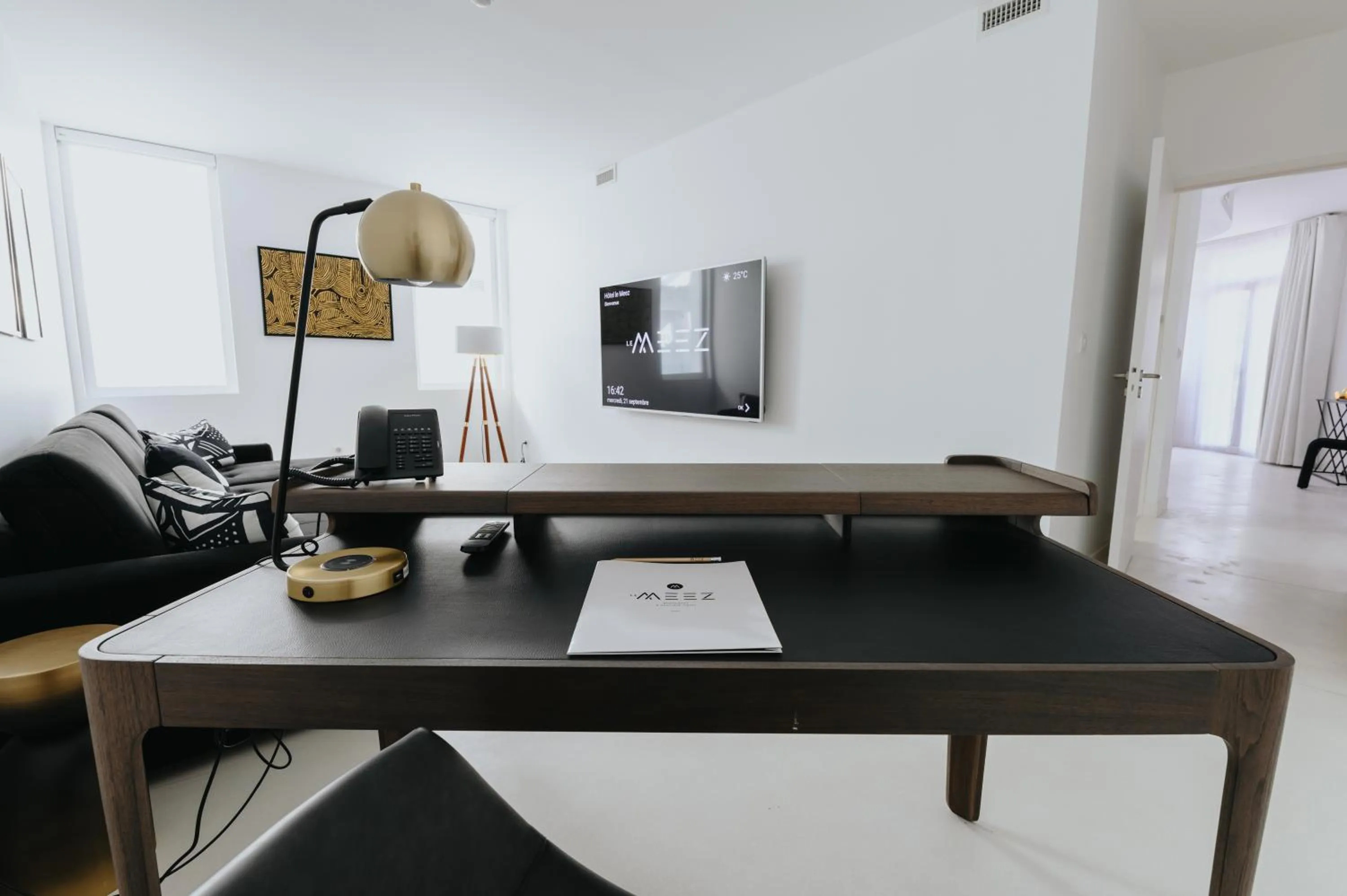 Communal lounge/ TV room in Le Meez