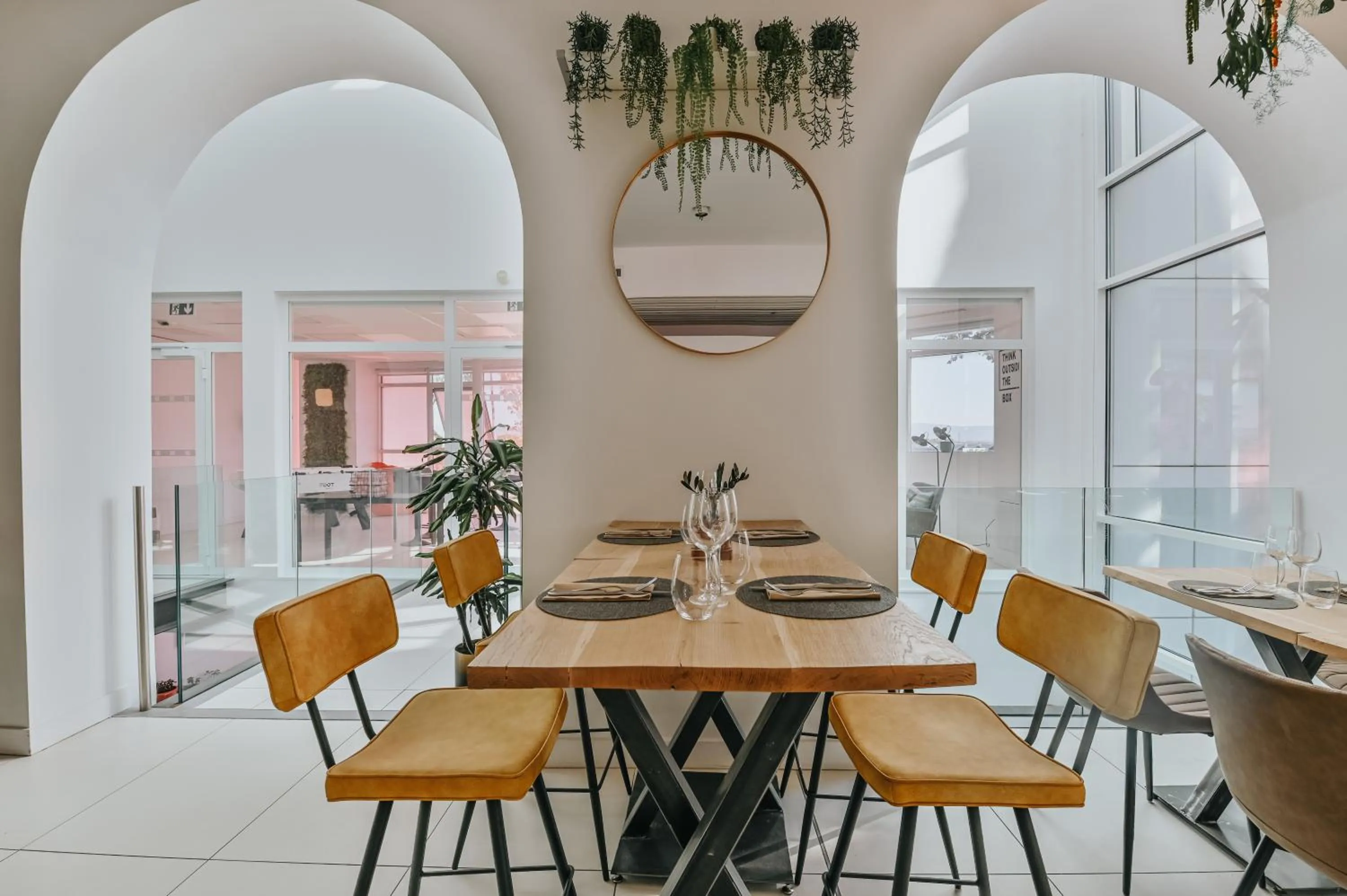 Restaurant/places to eat in Le Meez