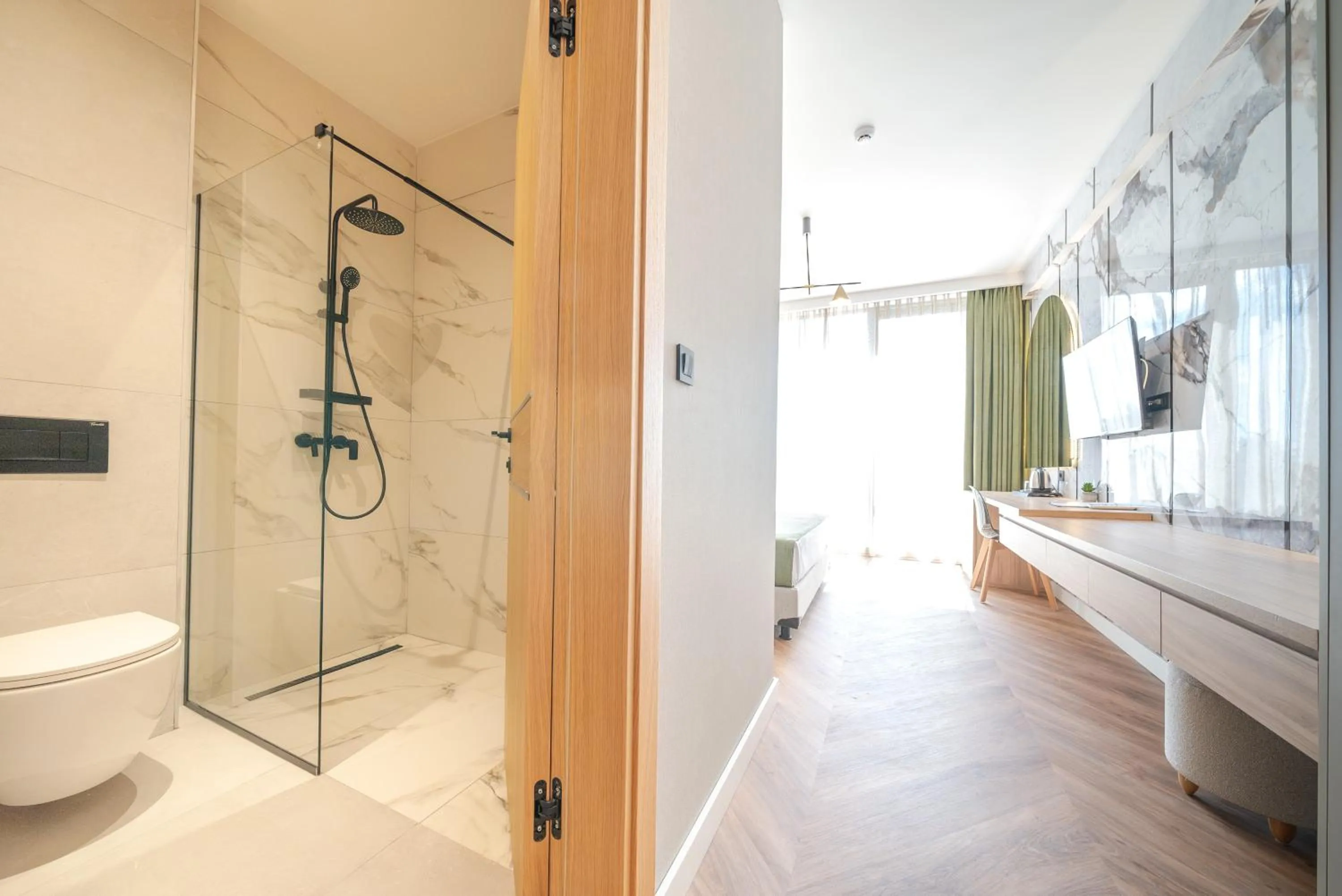 Shower in Hotel Millennium by Aycon