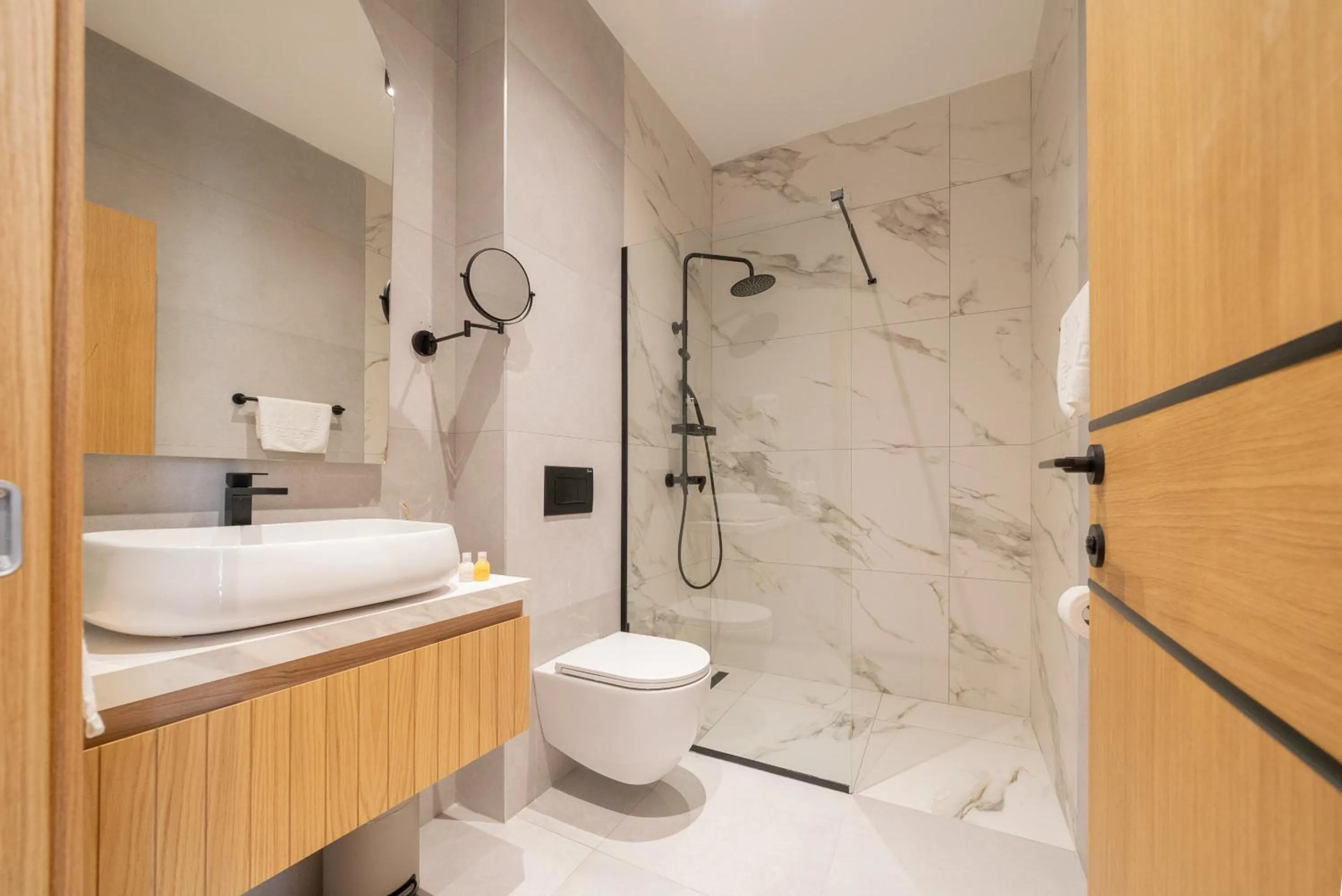 Bathroom in Hotel Millennium by Aycon