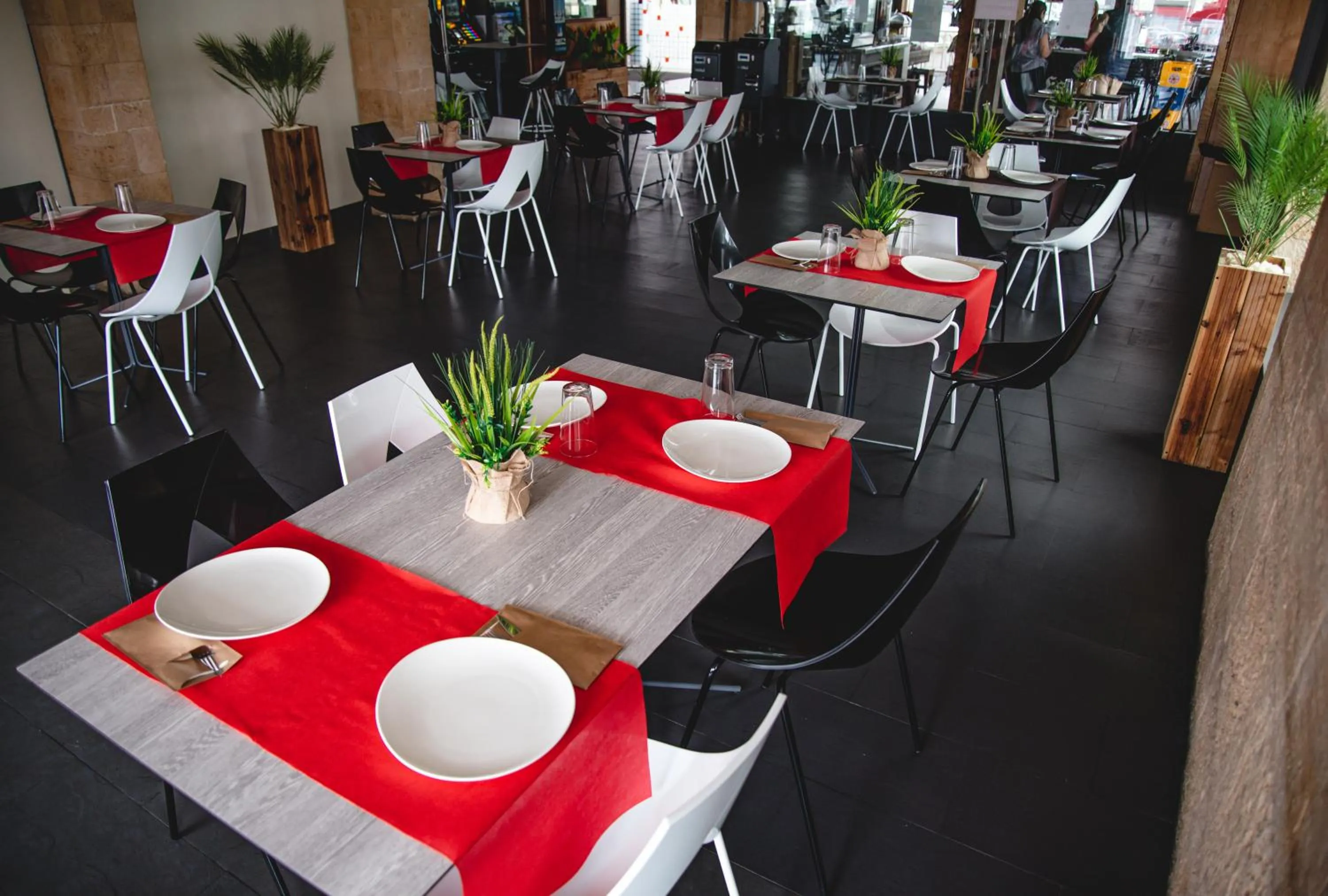 Restaurant/places to eat in Hotel Chips Fene