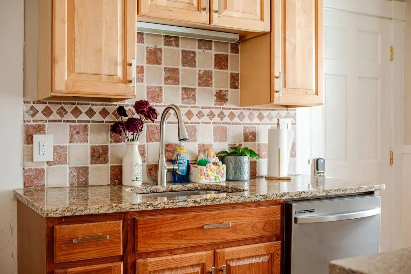 NEW! Family-Friendly Getaway -1 Mi to Dtwn Salem w Roof Deck & Tiki Bar