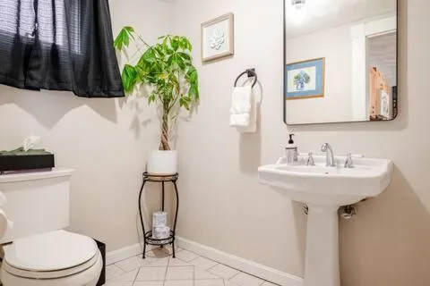 NEW! Family-Friendly Getaway -1 Mi to Dtwn Salem w Roof Deck & Tiki Bar