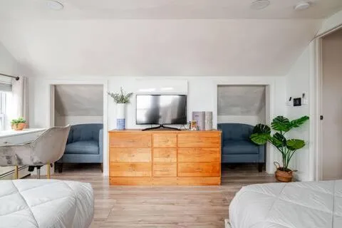 Bed in NEW! Family-Friendly Getaway -1 Mi to Dtwn Salem w Roof Deck & Tiki Bar