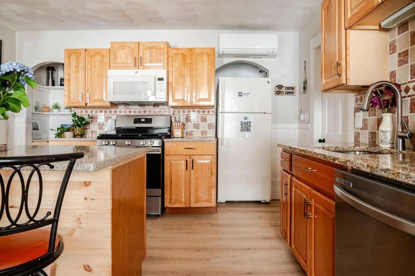 NEW! Family-Friendly Getaway -1 Mi to Dtwn Salem w Roof Deck & Tiki Bar