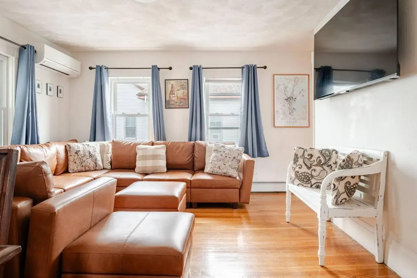 NEW! Family-Friendly Getaway -1 Mi to Dtwn Salem w Roof Deck & Tiki Bar NEW! Family-Friendly Getaway -1 Mi to Dtwn Salem w Roof Deck & Tiki Bar