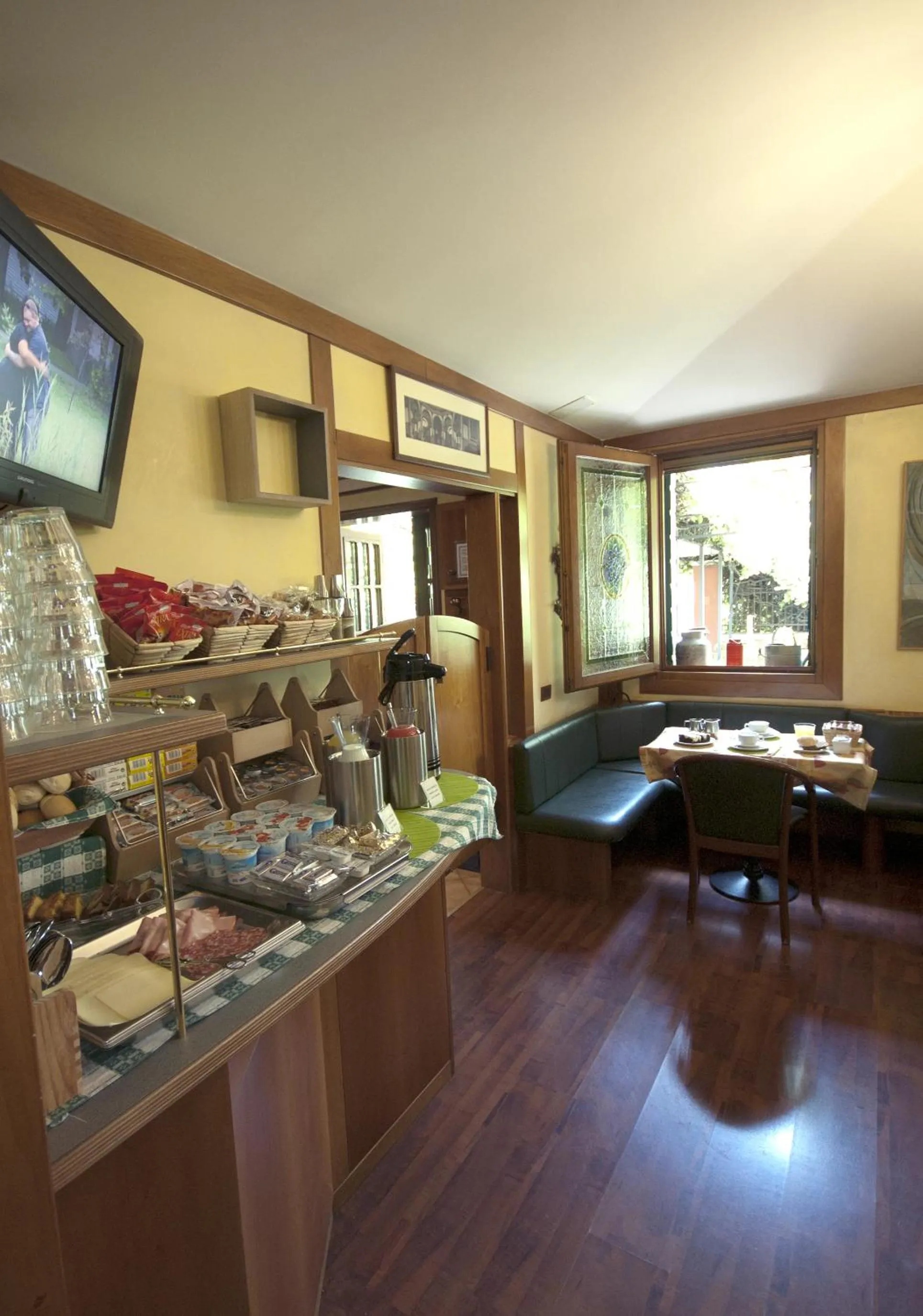 Food and drinks in Antica Villa Graziella Venice - Atika & Atif