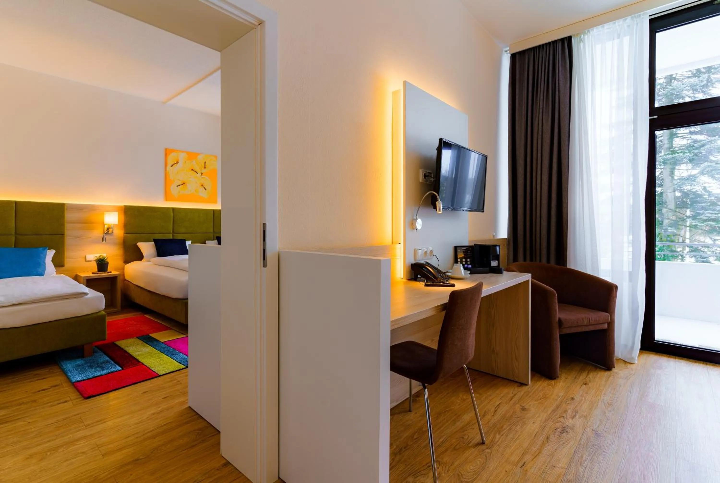 Communal lounge/ TV room in Hotel Am Kurpark