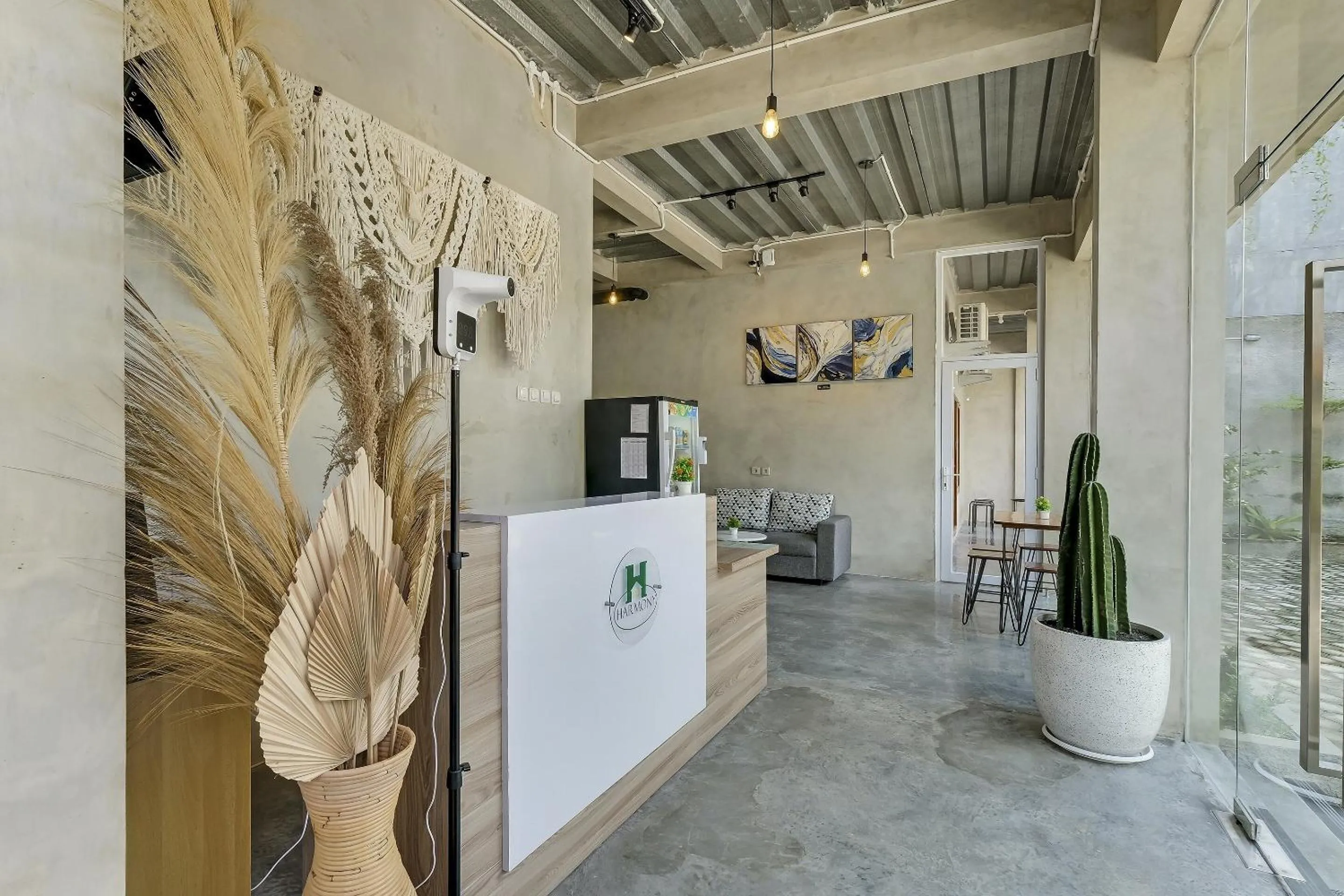 Lobby or reception in Capital O 90983 Harmony Easy Stay