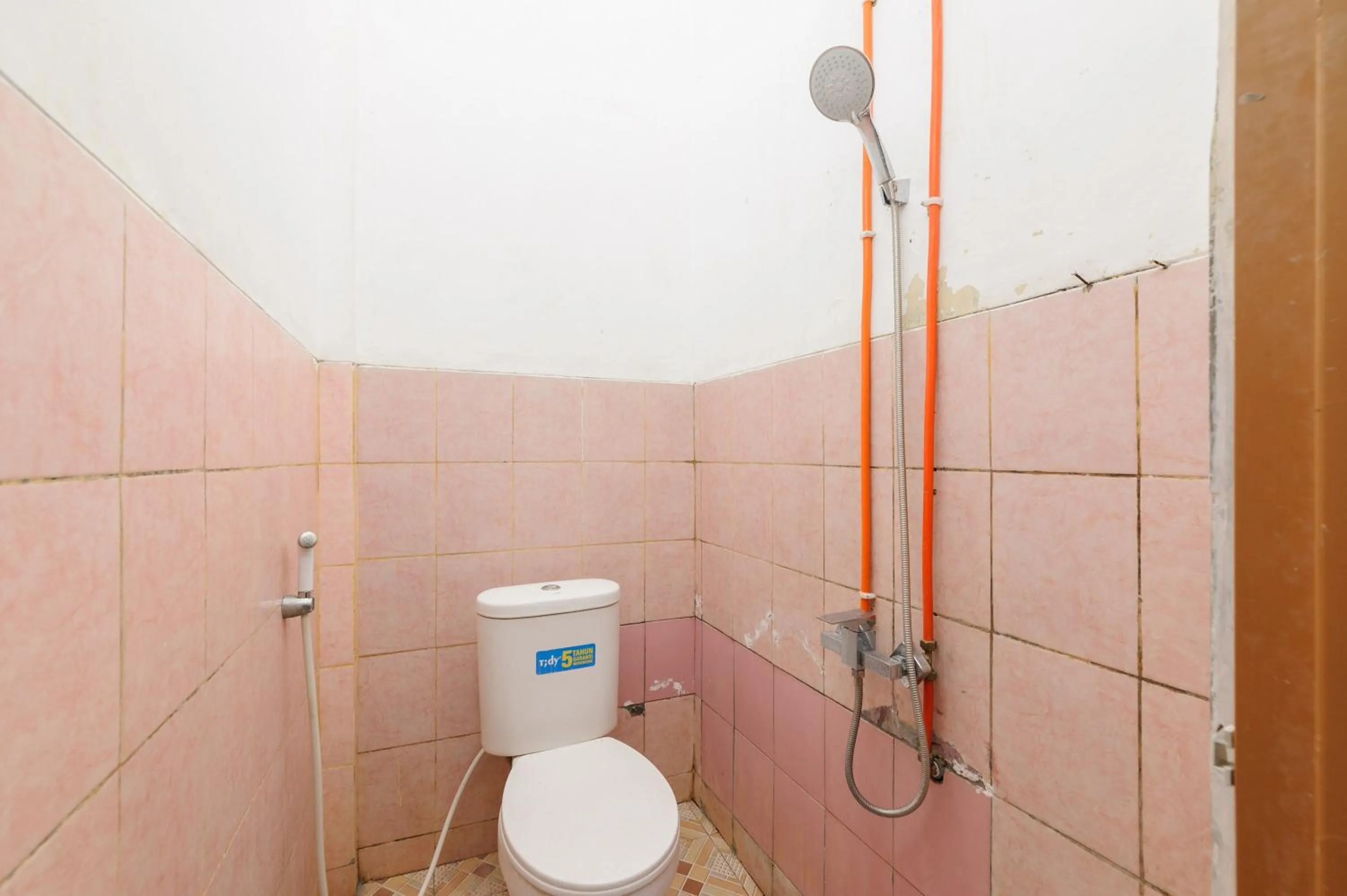 Bathroom in OYO 91068 Penginapan Way Semaka Syariah