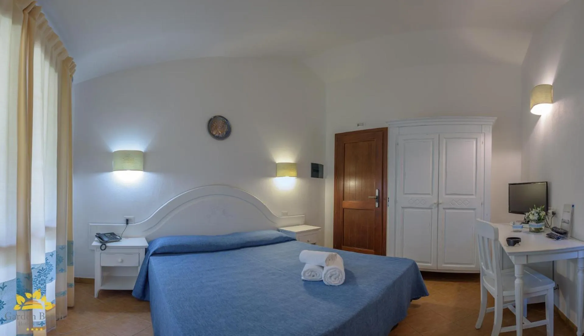 Bedroom, Bed in Hotel Garden Beach