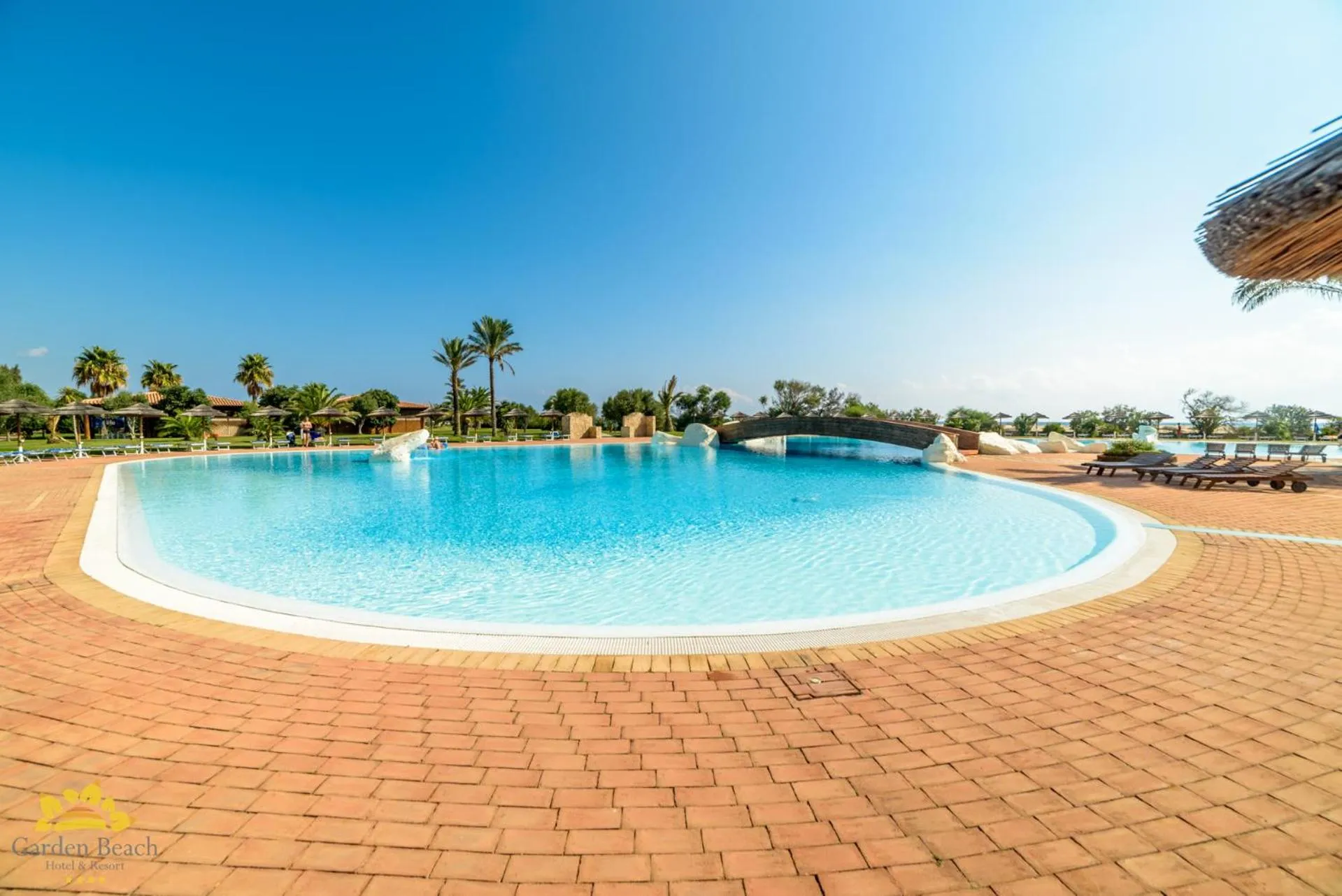 Swimming pool in Hotel Garden Beach
