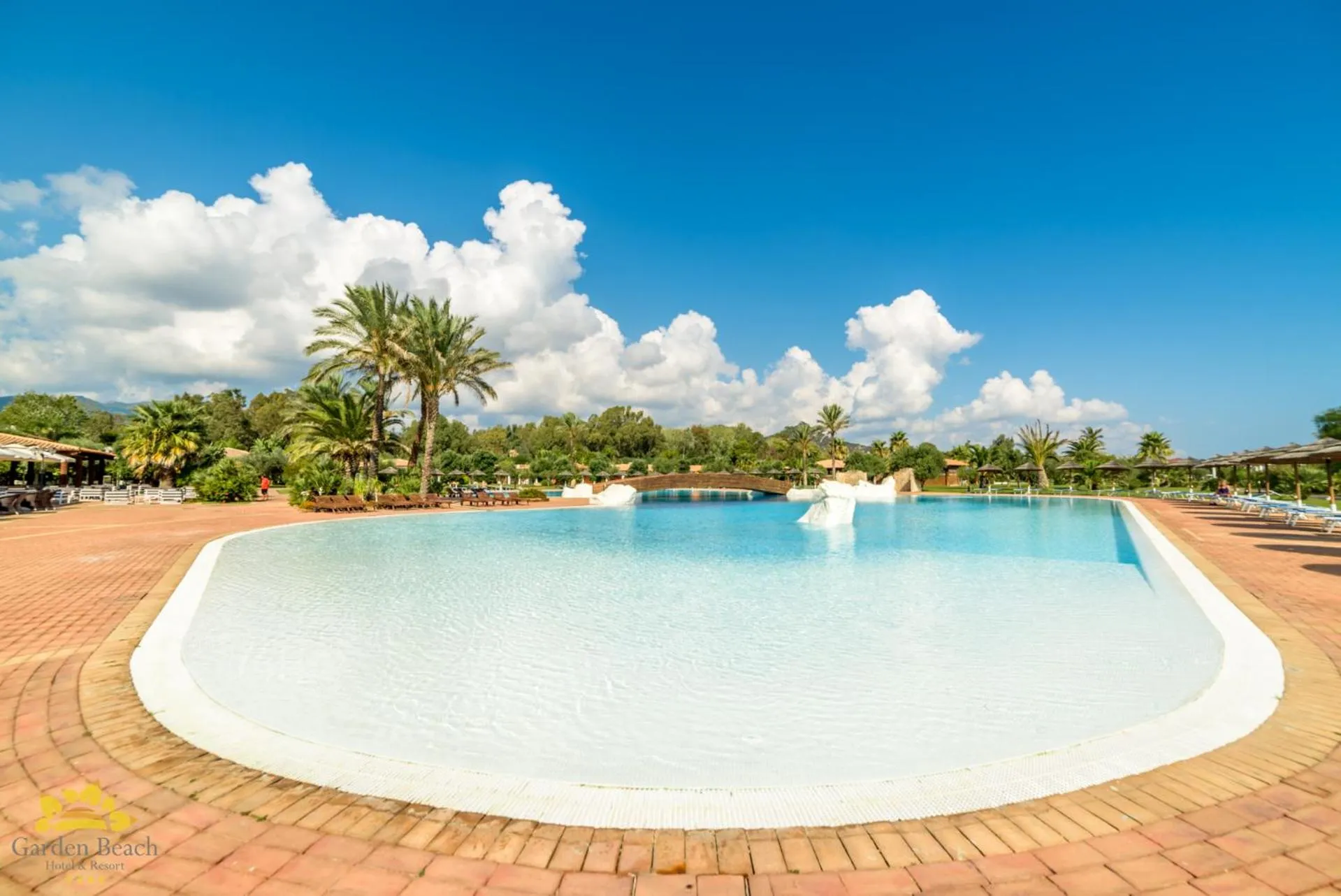 Swimming pool in Hotel Garden Beach
