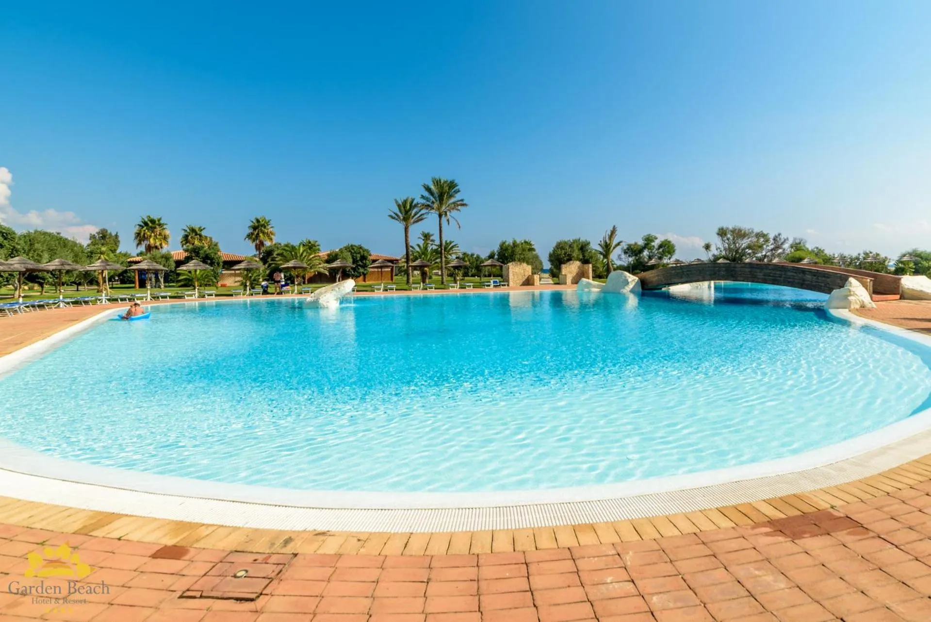 Swimming pool in Hotel Garden Beach