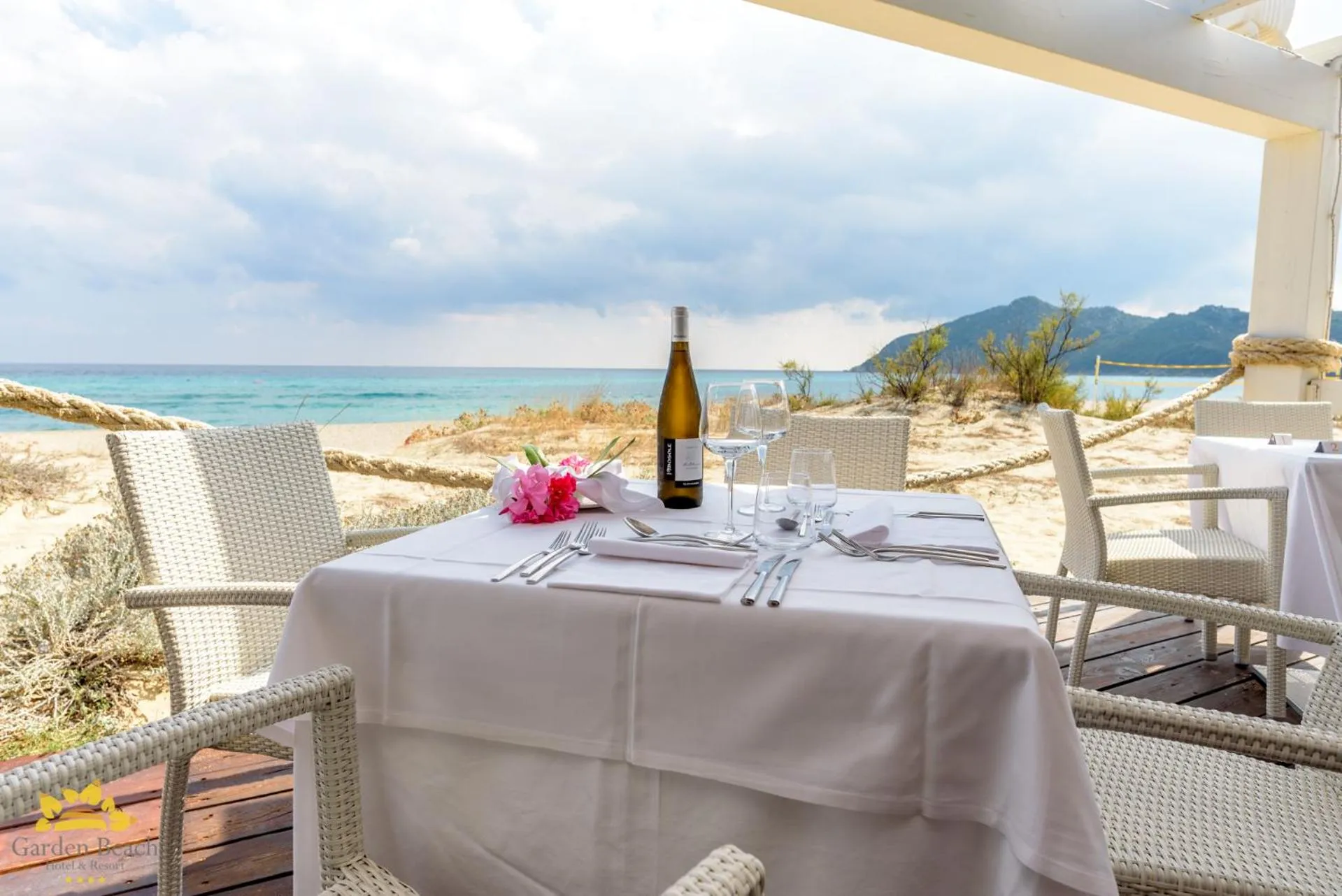 Restaurant/places to eat in Hotel Garden Beach