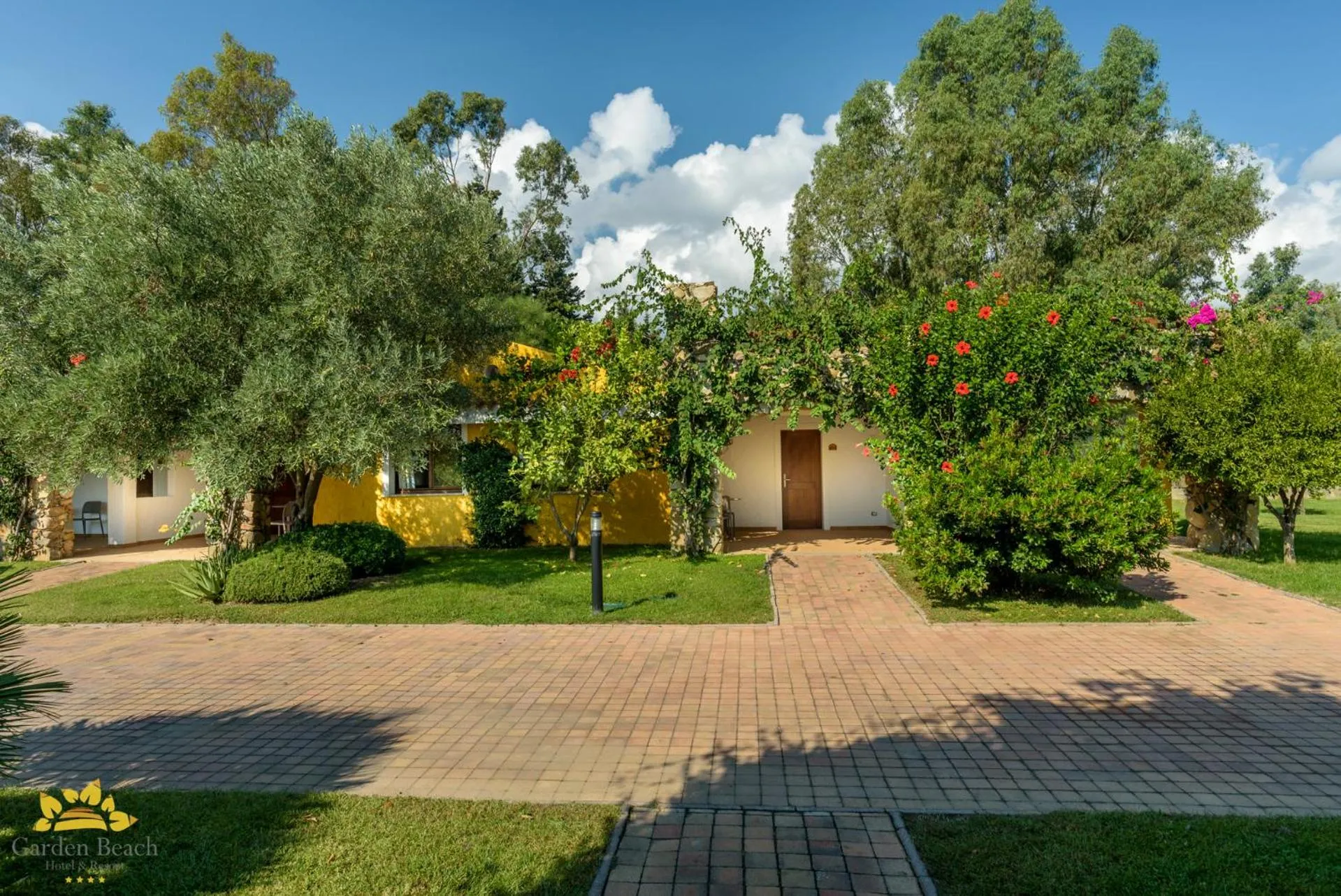 Inner courtyard view in Hotel Garden Beach