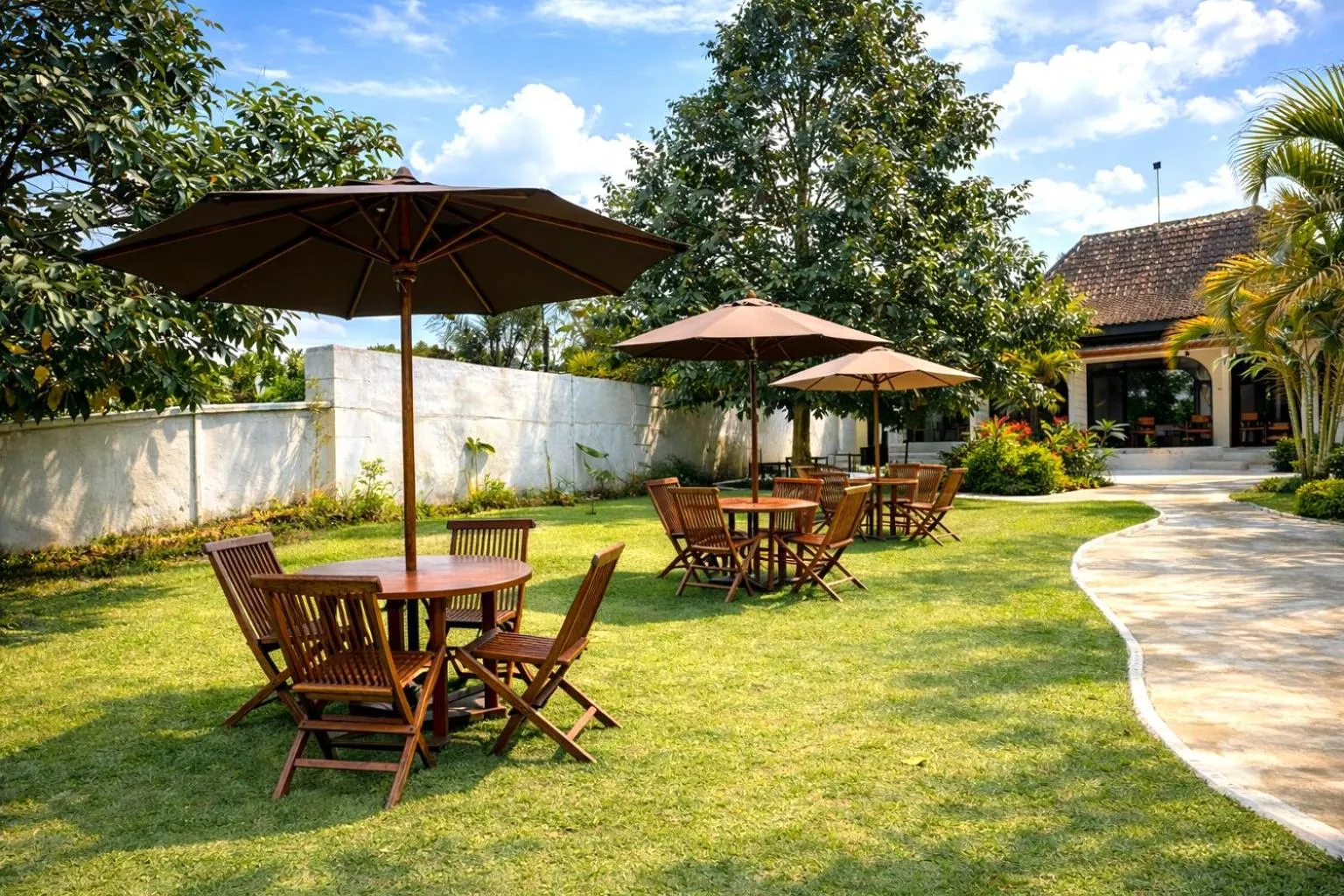 Garden in Nirvana Hotel Resort Tetebatu