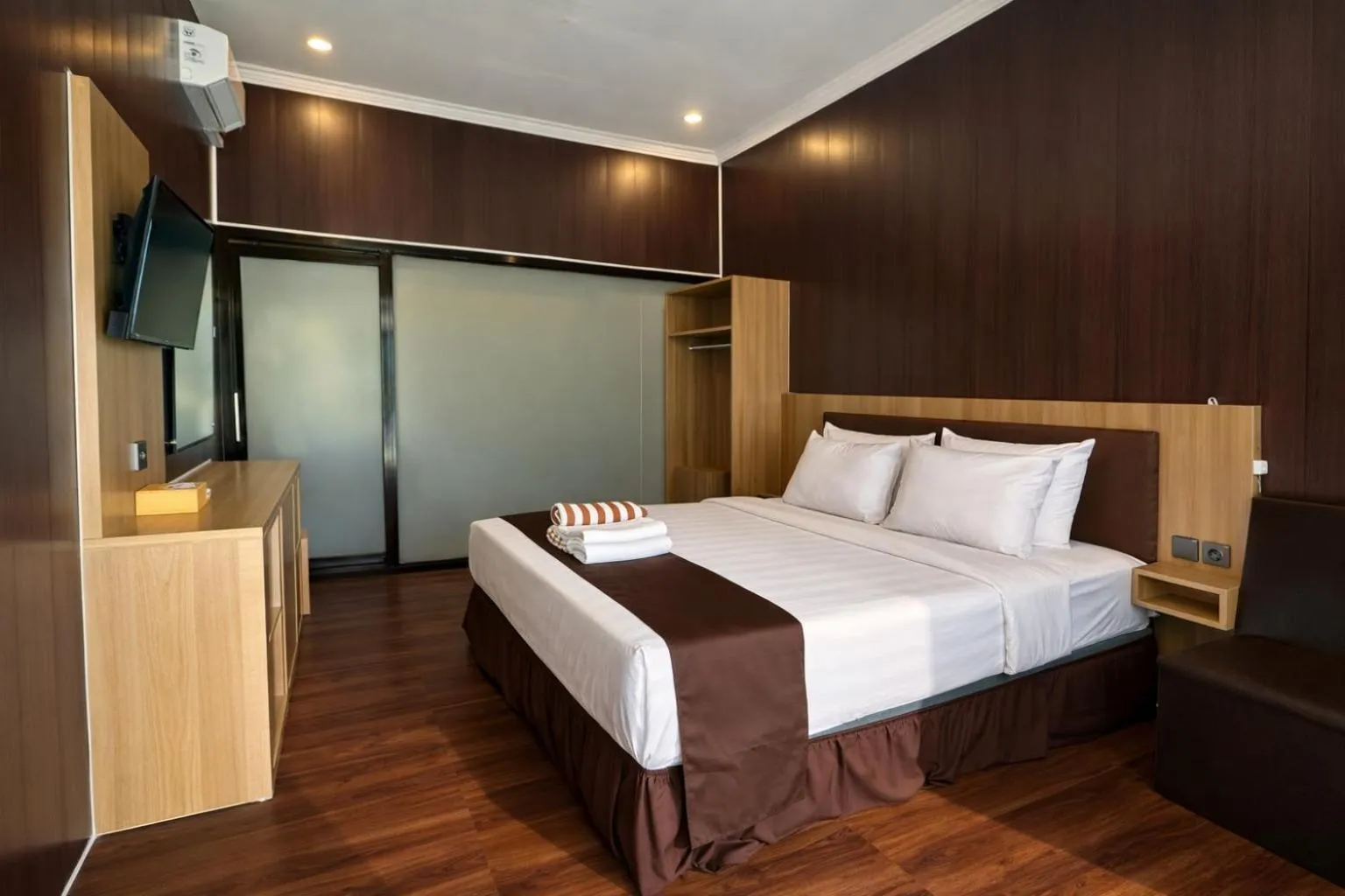 Bedroom, Bed in Nirvana Hotel Resort Tetebatu