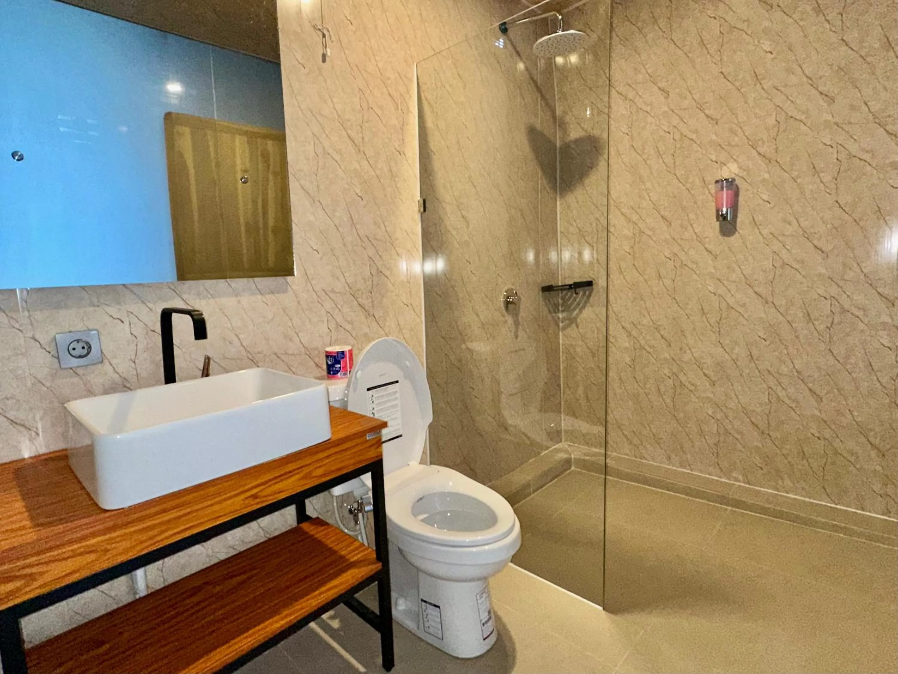 Shower in Nirvana Hotel Resort Tetebatu