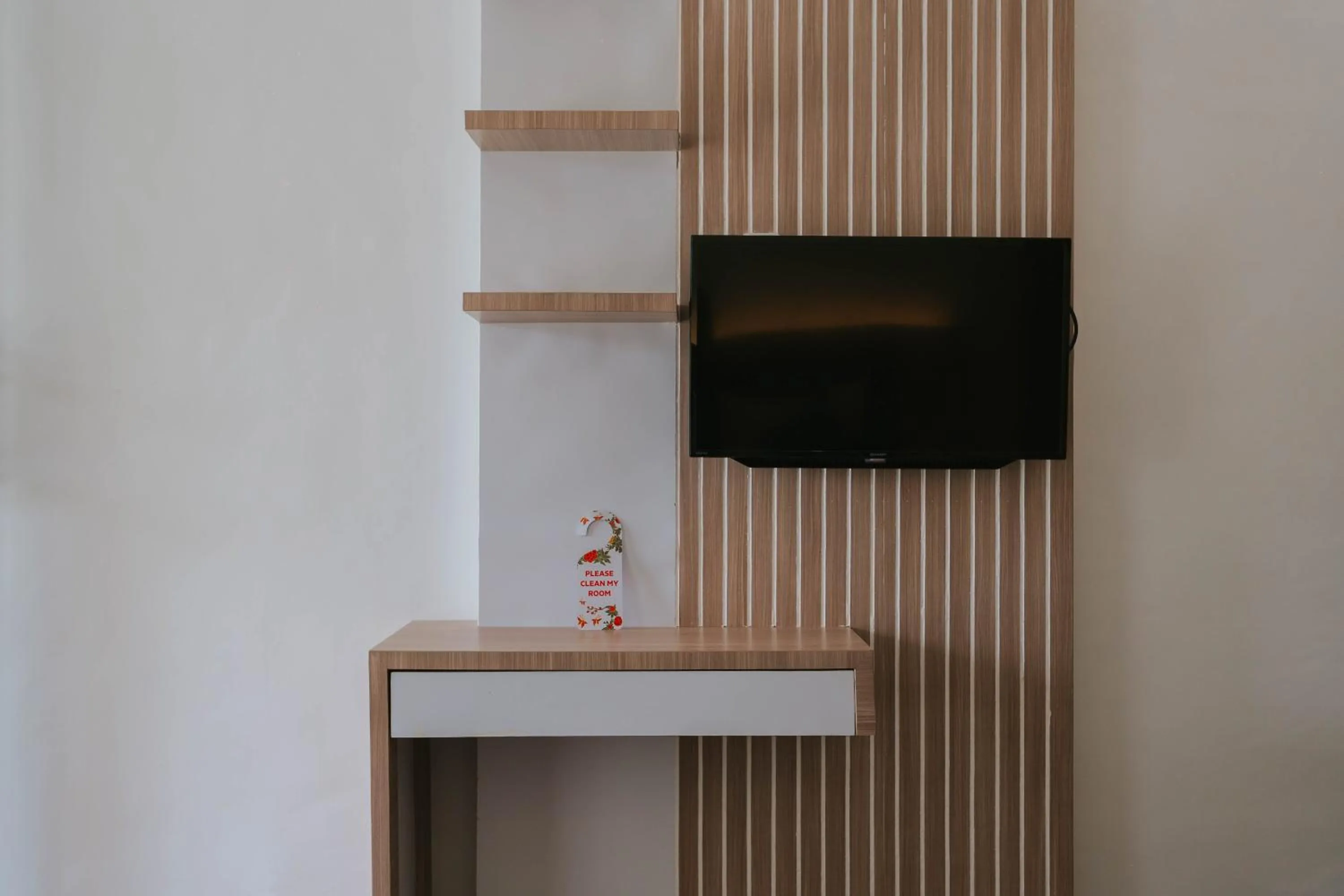 TV and multimedia in Nirvana Hotel Resort Tetebatu