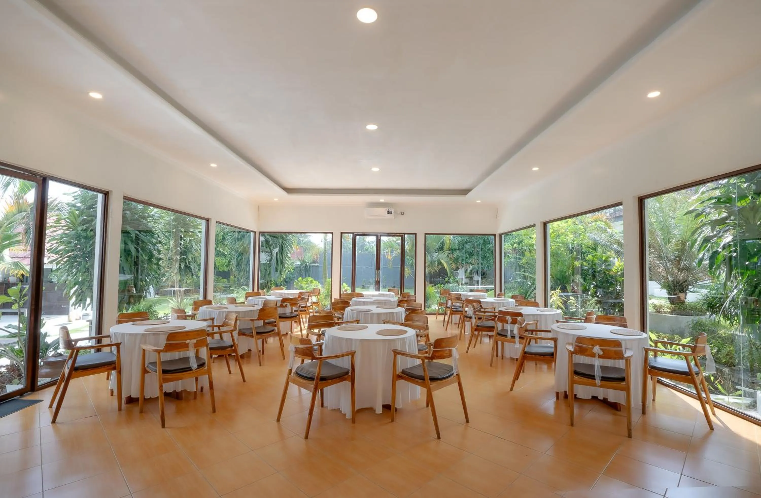 Restaurant/places to eat in Nirvana Hotel Resort Tetebatu