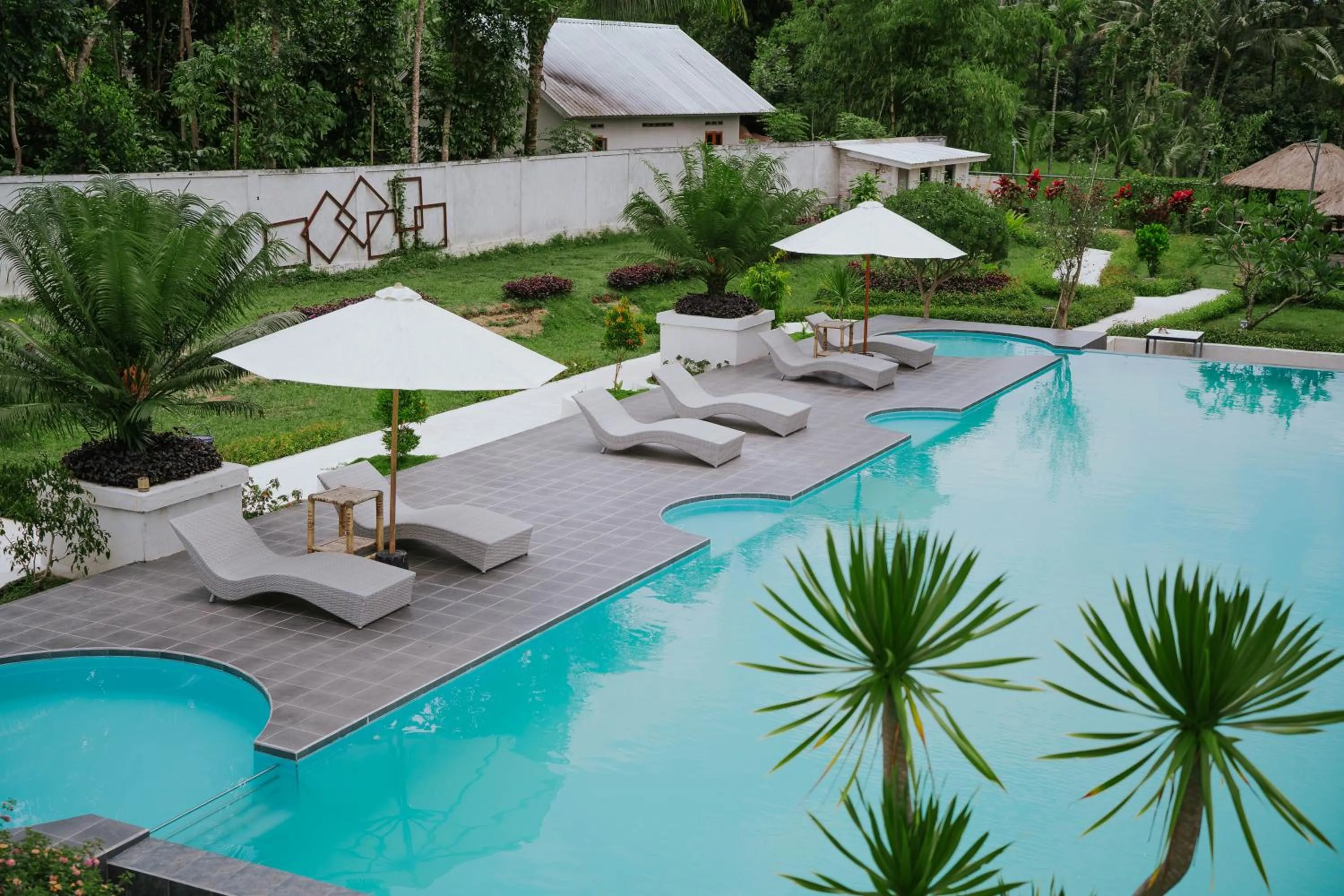 Swimming pool in Nirvana Hotel Resort Tetebatu