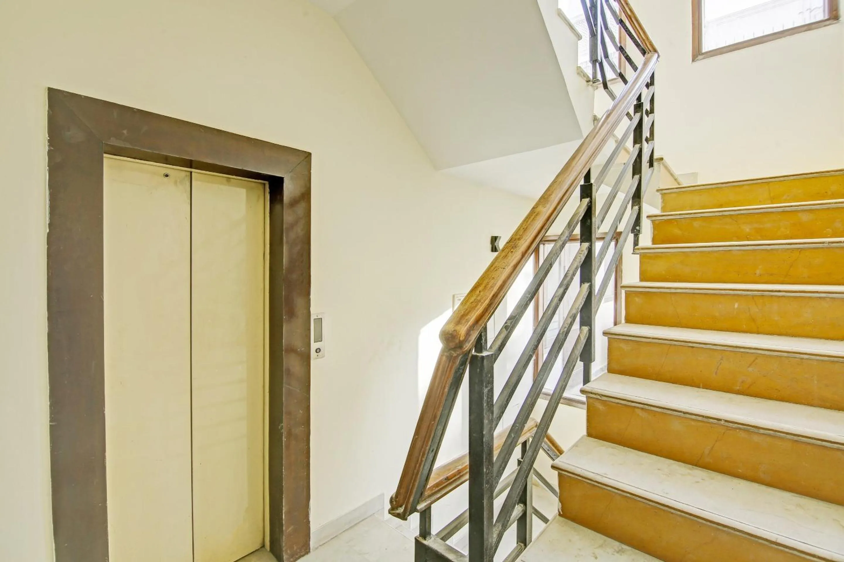 Lobby or reception in Collection O Imperial Oak Near Leisure Valley Park