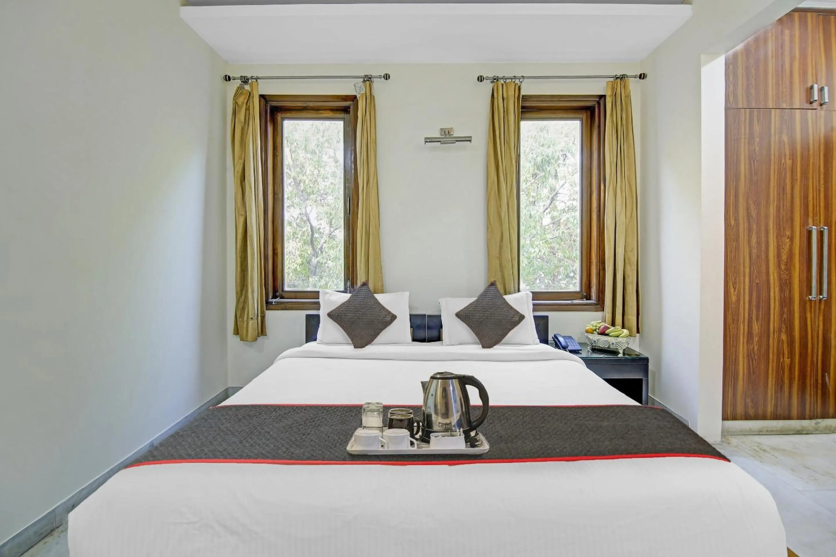 Bedroom, Bed in Collection O Imperial Oak Near Leisure Valley Park