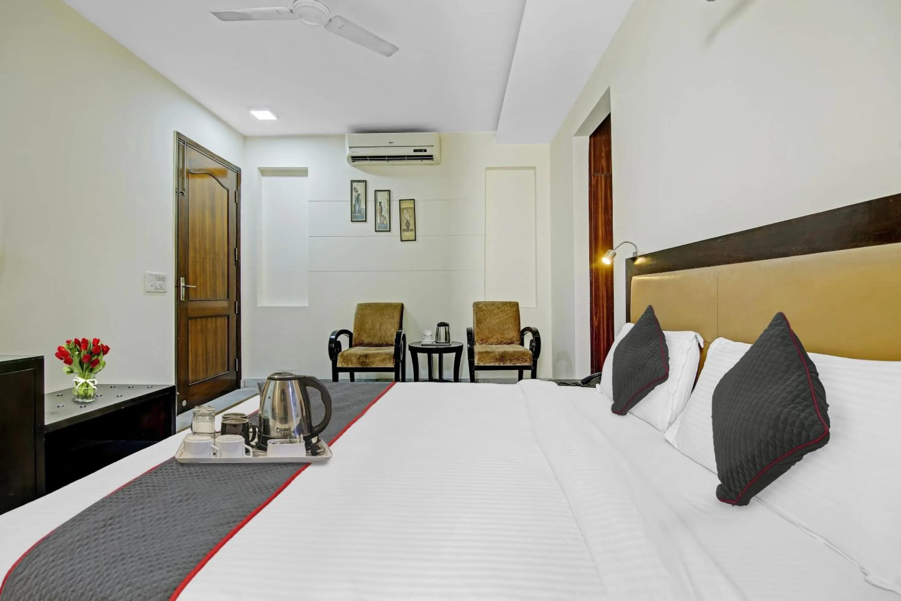 Bedroom, Bed in Collection O Imperial Oak Near Leisure Valley Park