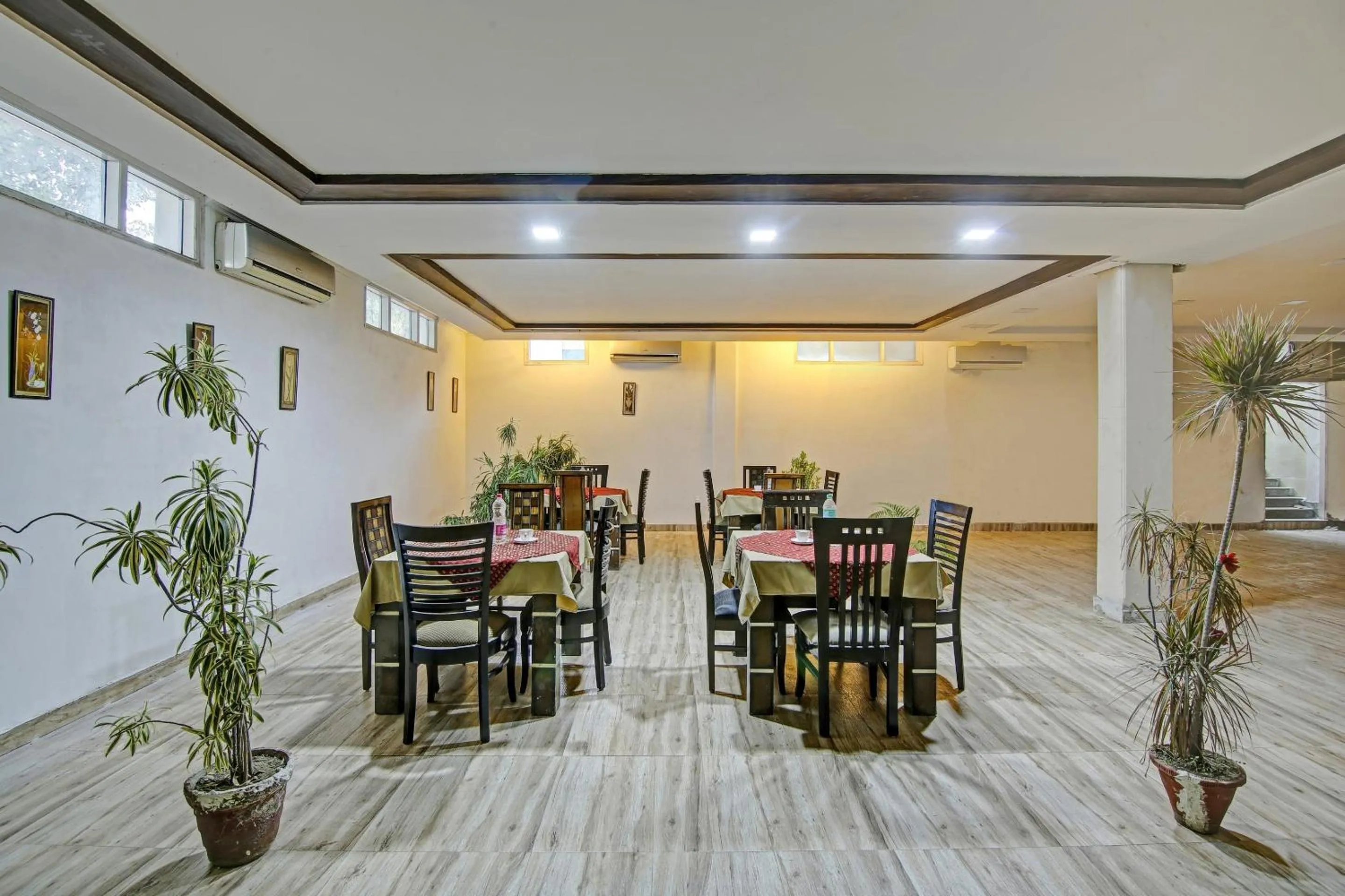 Facade/entrance in Collection O Imperial Oak Near Leisure Valley Park