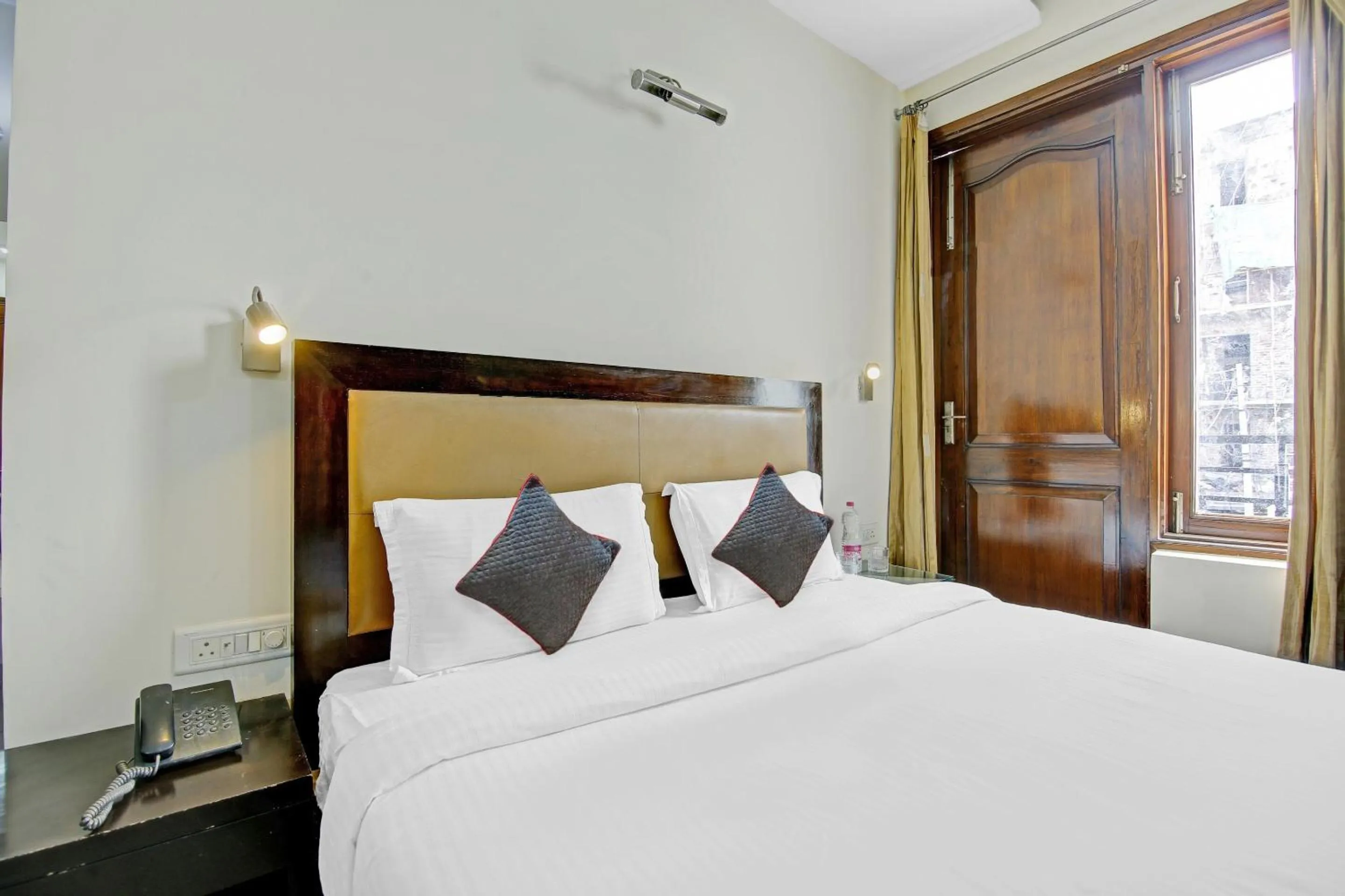 Bedroom, Bed in Collection O Imperial Oak Near Leisure Valley Park