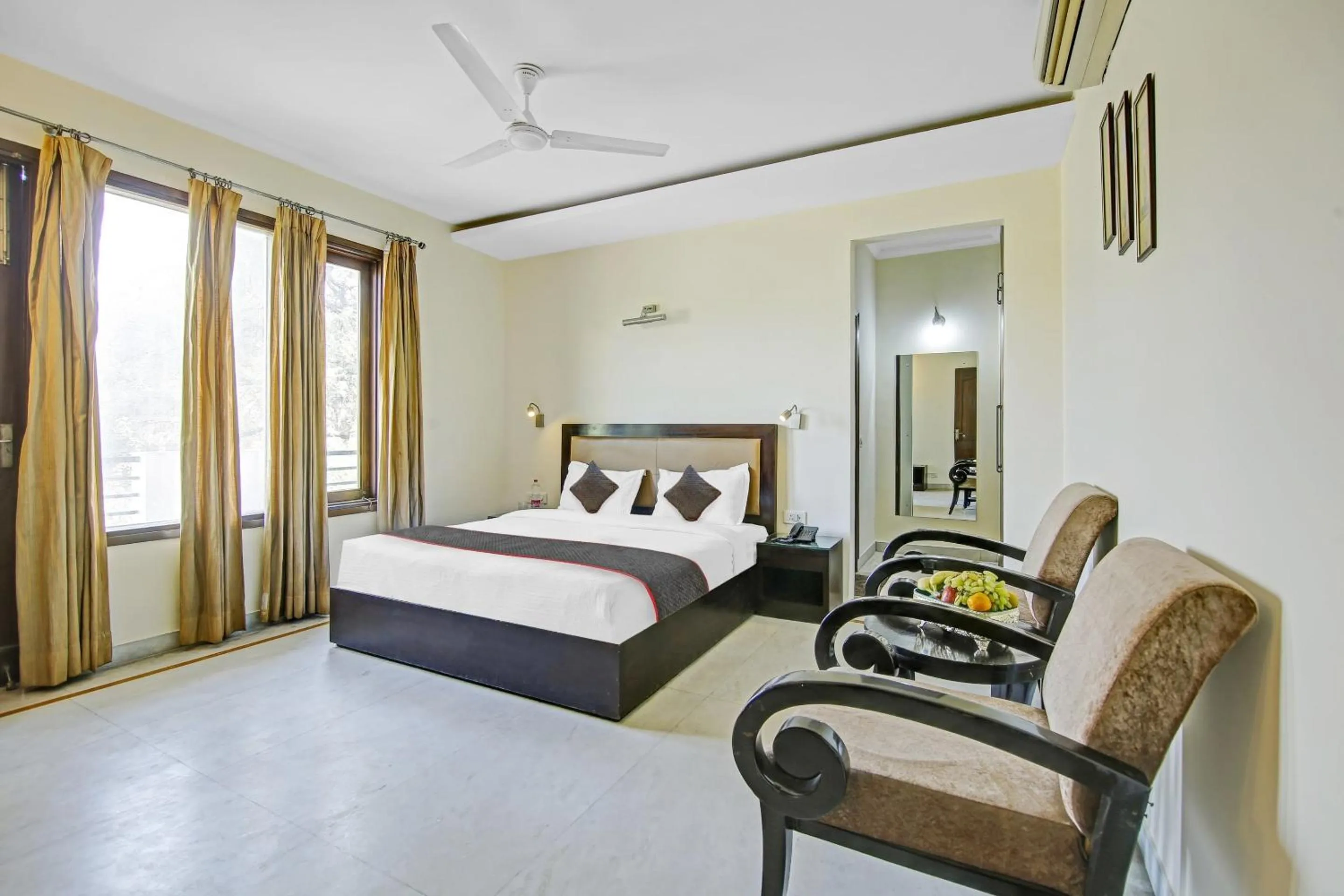 Bedroom, Bed in Collection O Imperial Oak Near Leisure Valley Park