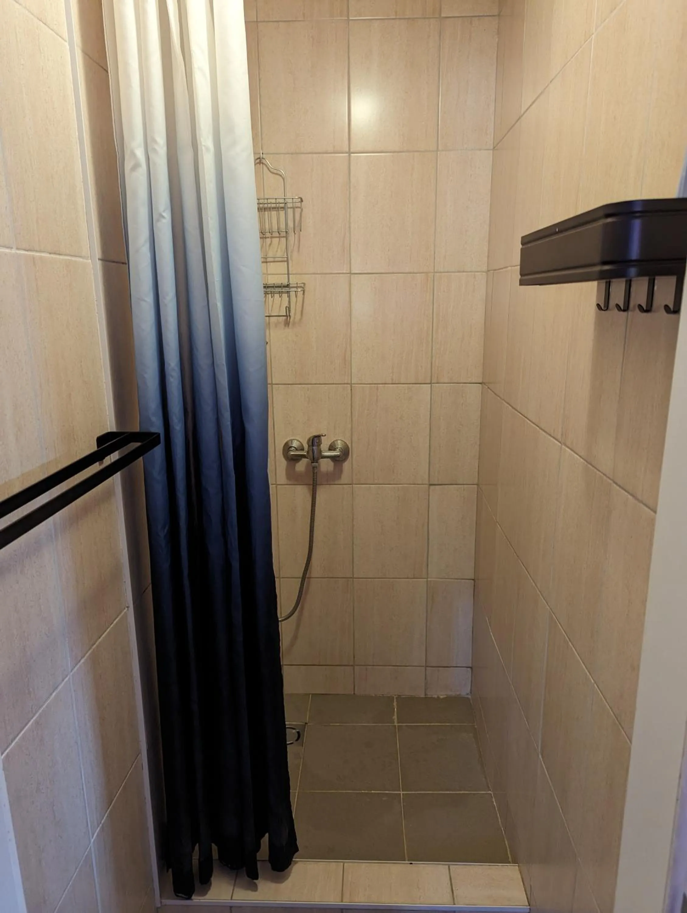 Shower in Hostel John Galt