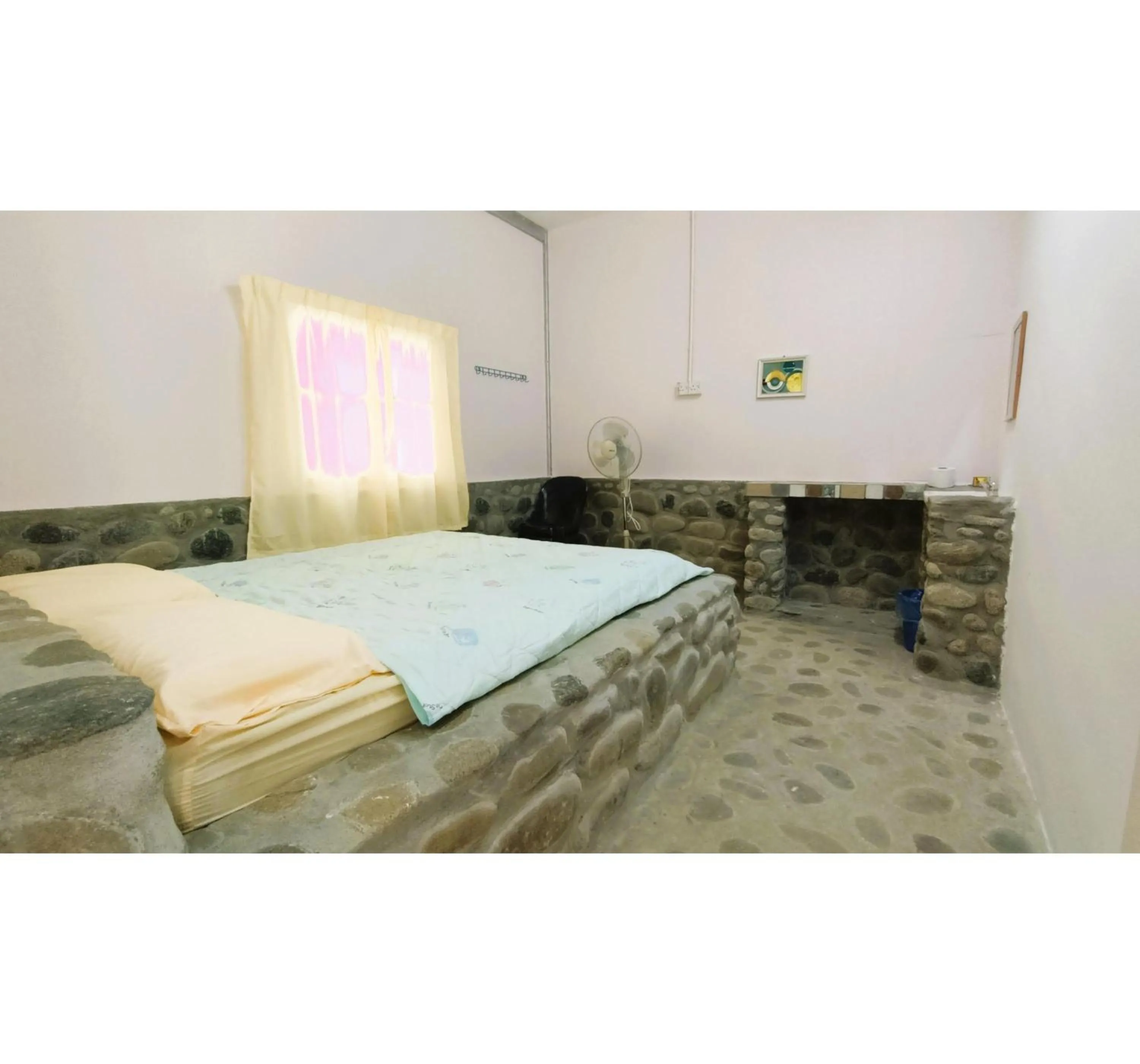 Bedroom, Bed in Hotel O Flinstone Lodge