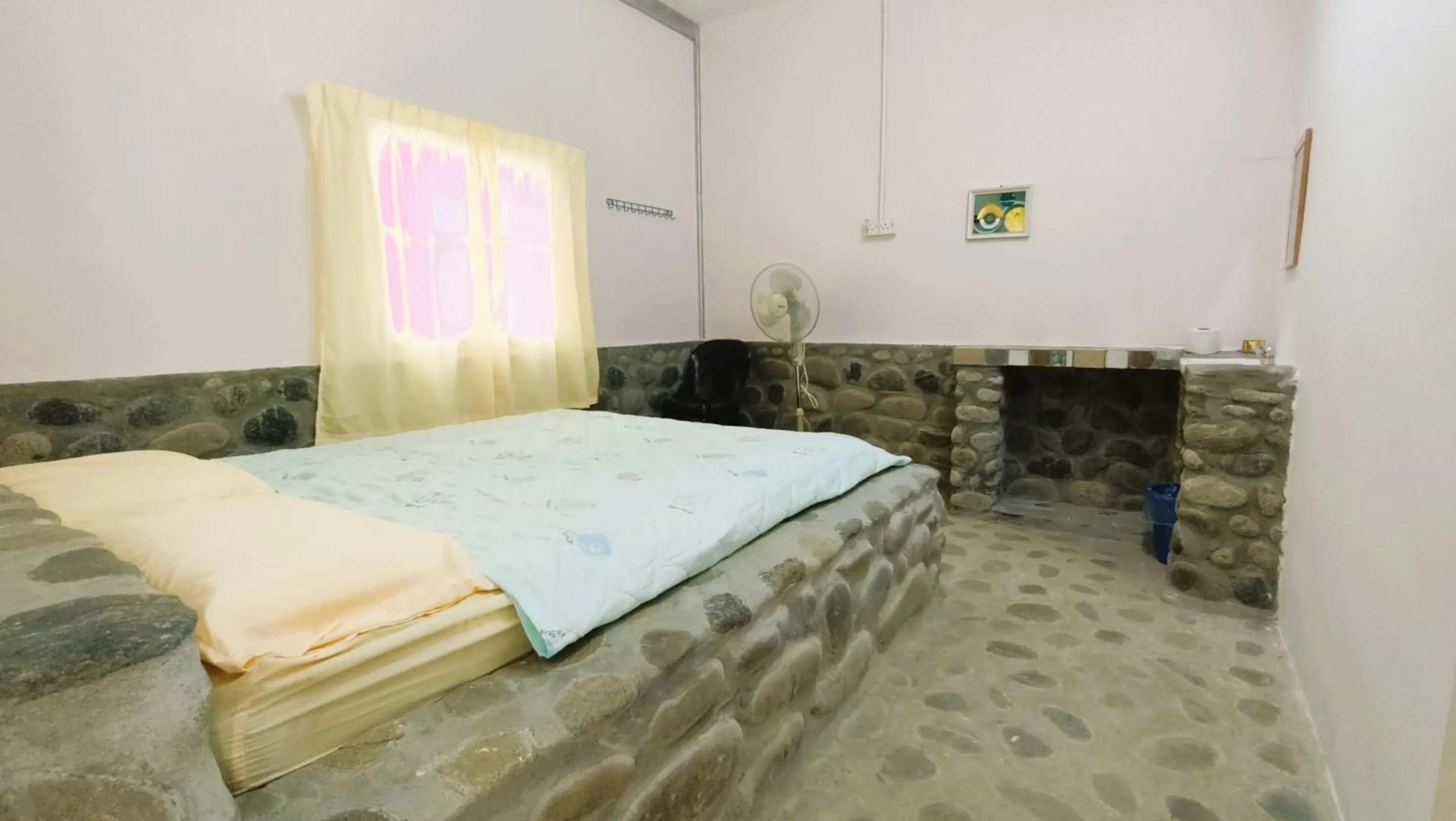 Bedroom in Hotel O Flinstone Lodge