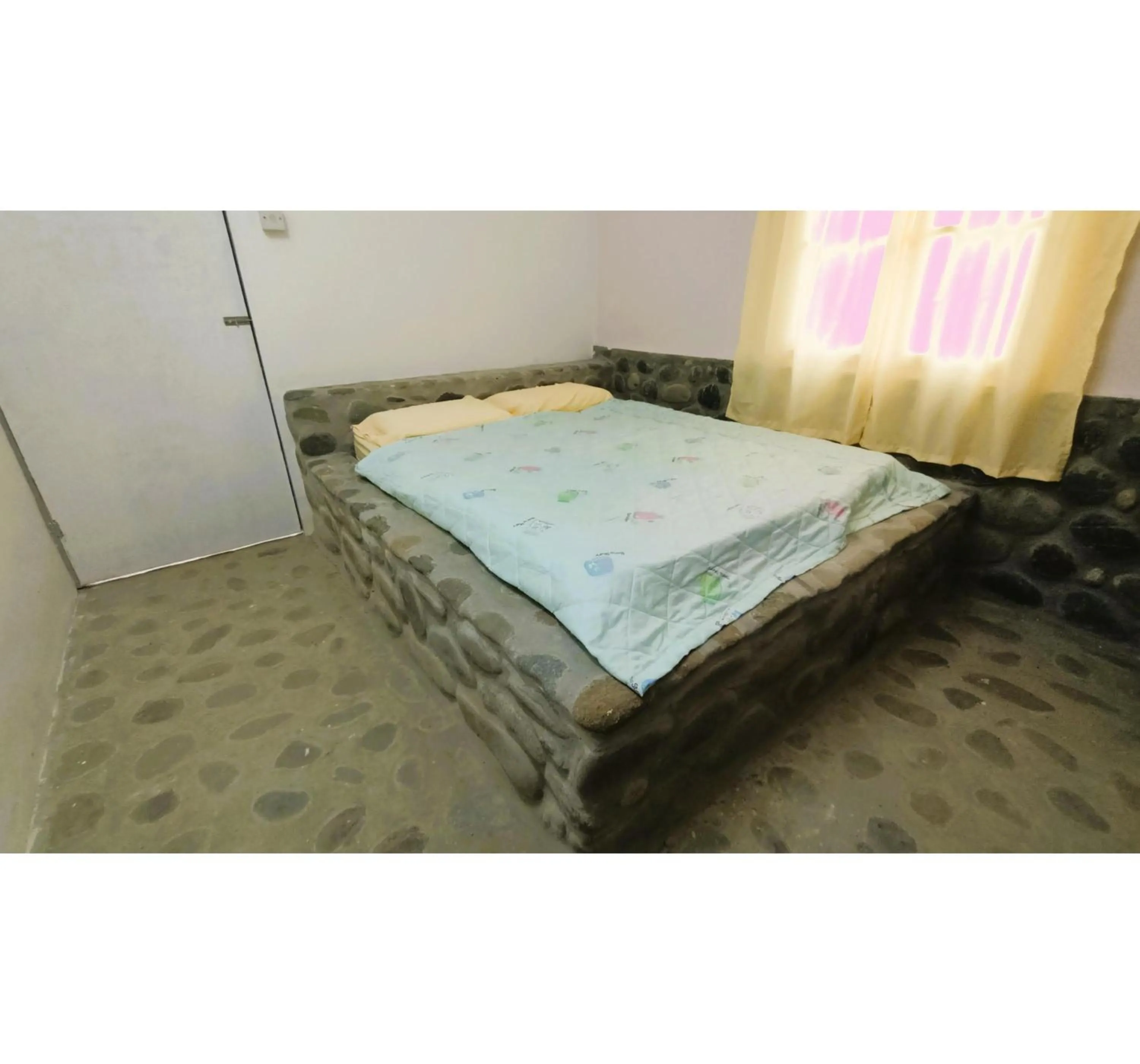 Bedroom, Bed in Hotel O Flinstone Lodge