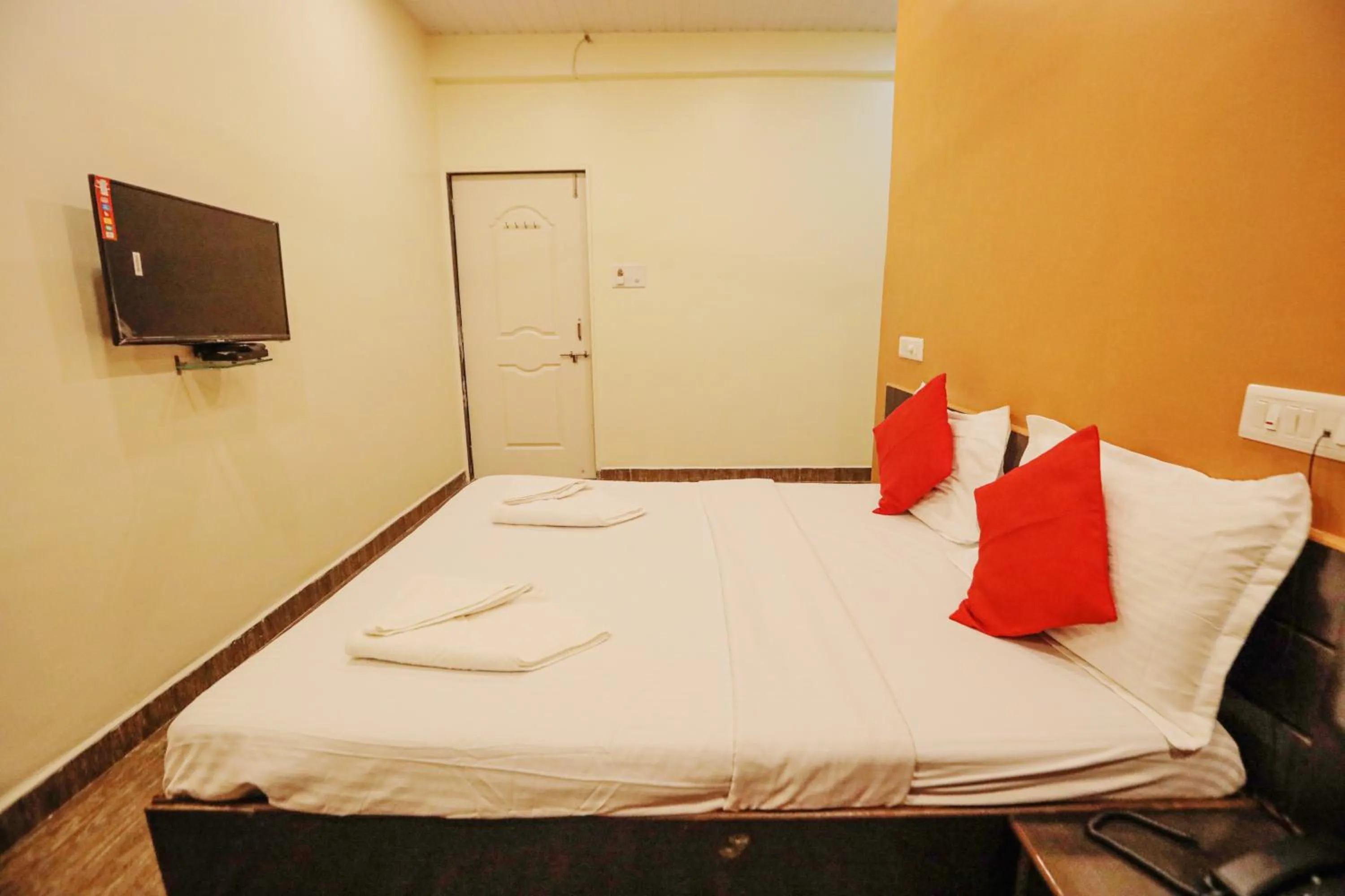 Bedroom, Bed in Hotel Sai Niwas