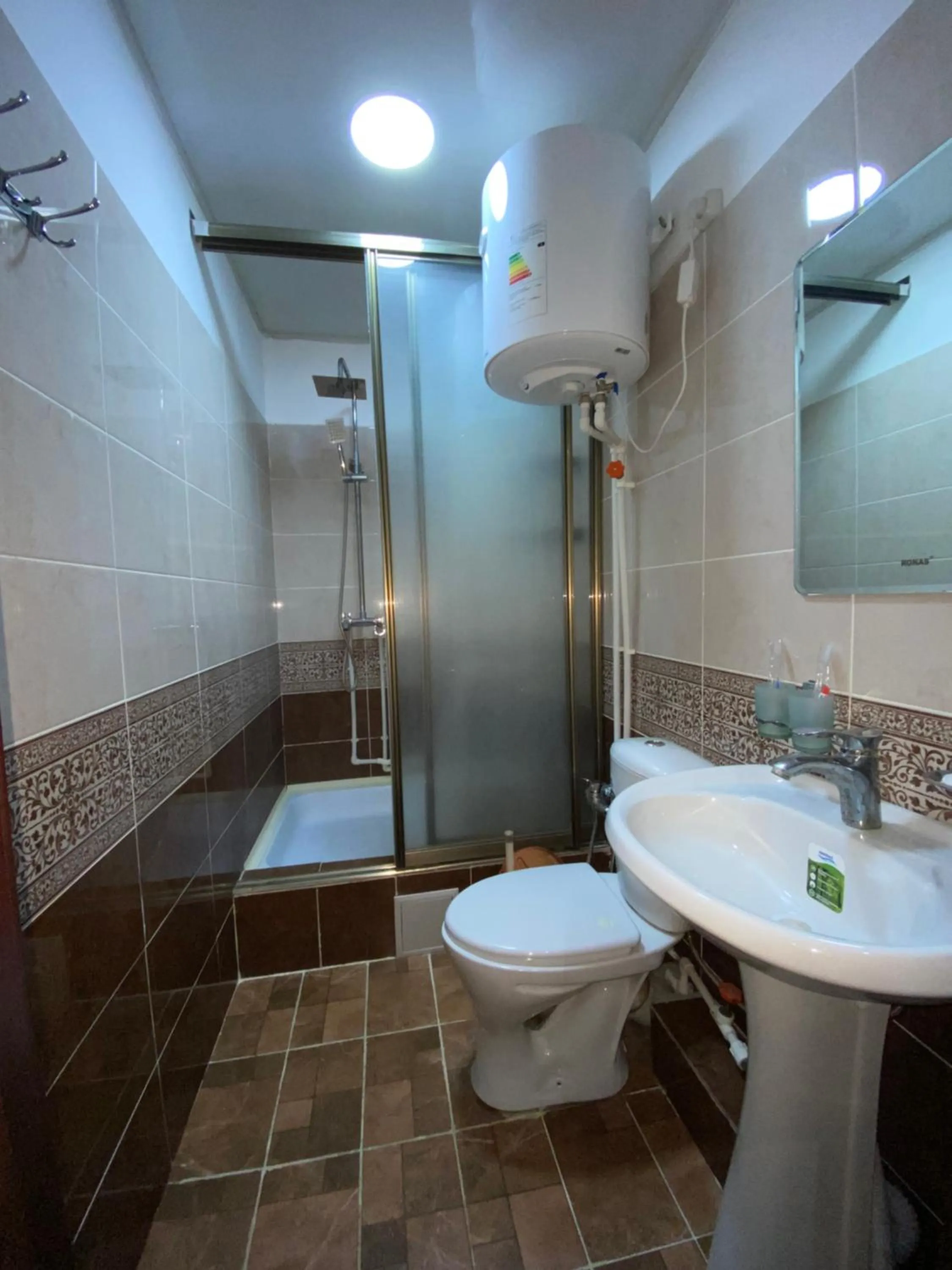 Shower in Bahri Tojik Resort & Spa