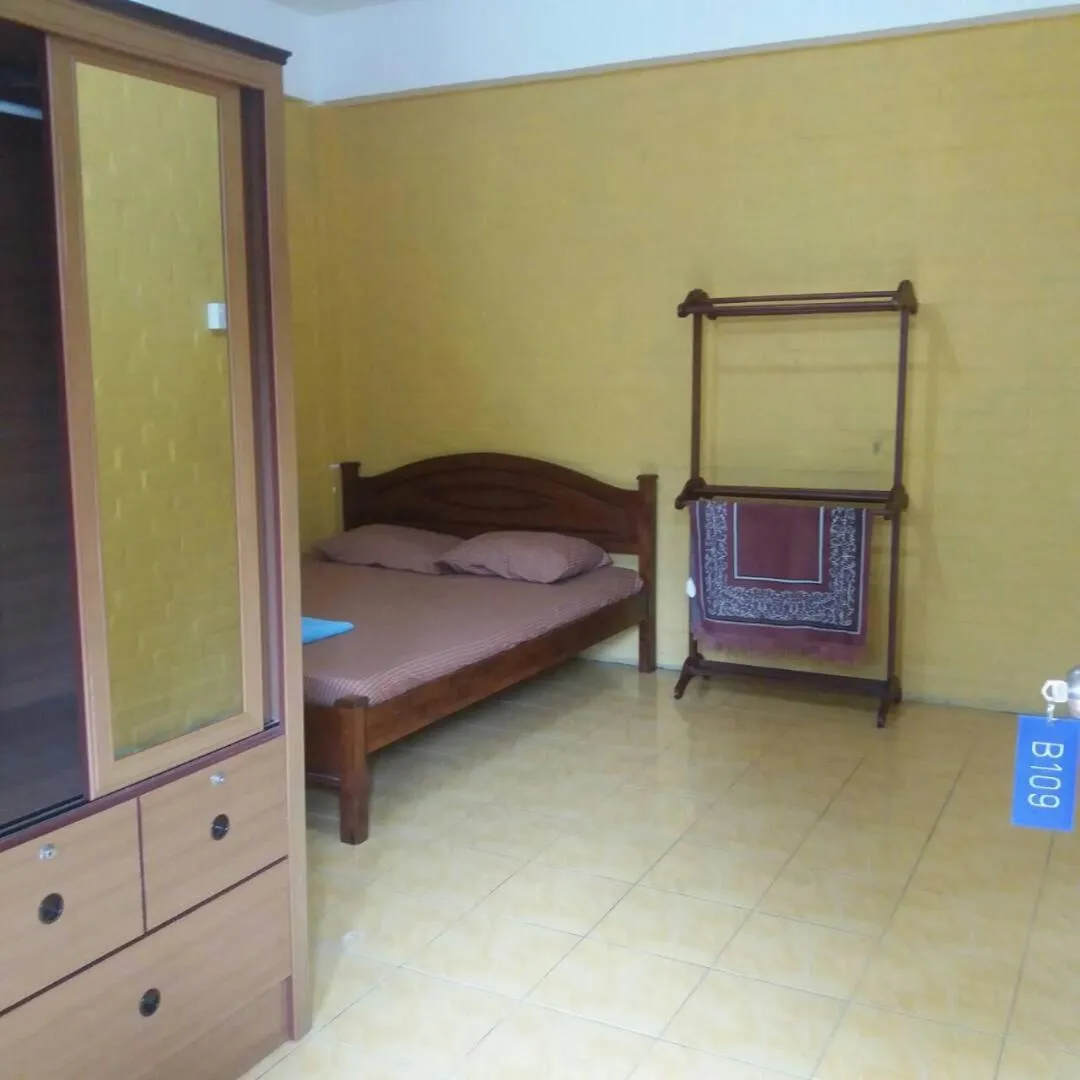Bed in KAMILA MOTEL TELUK SENANGIN