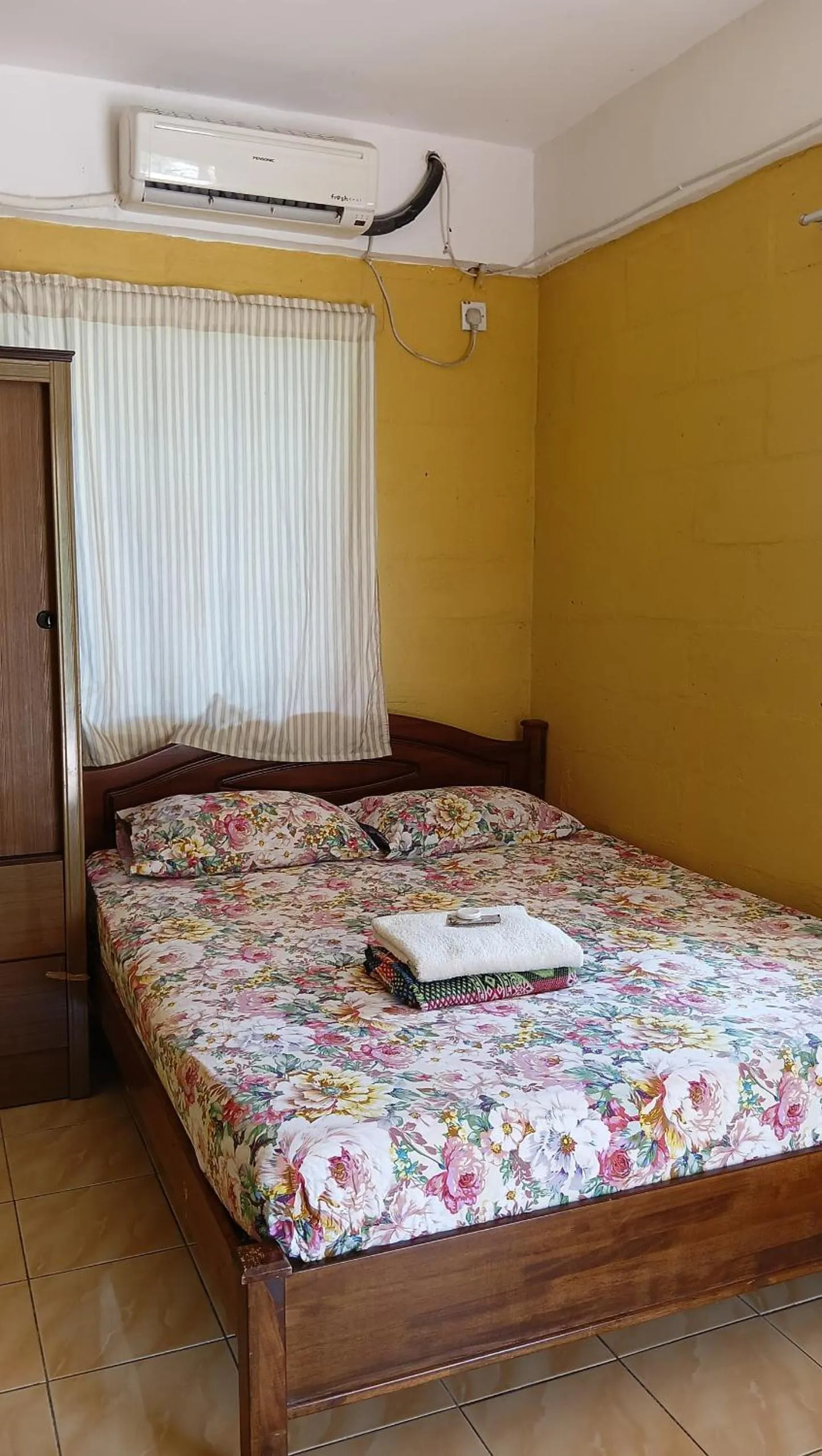 Bed in KAMILA MOTEL TELUK SENANGIN