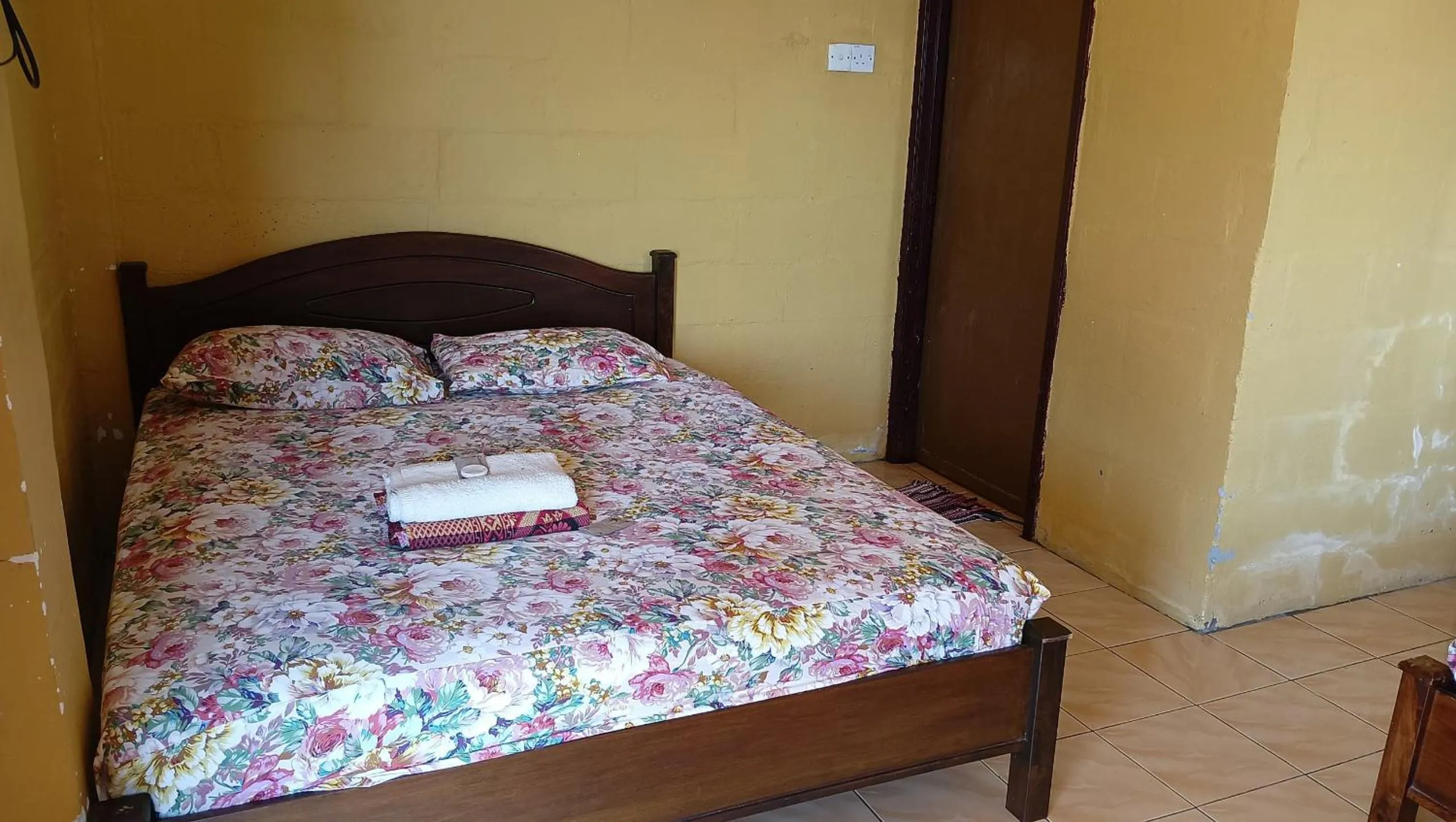 Bed in KAMILA MOTEL TELUK SENANGIN