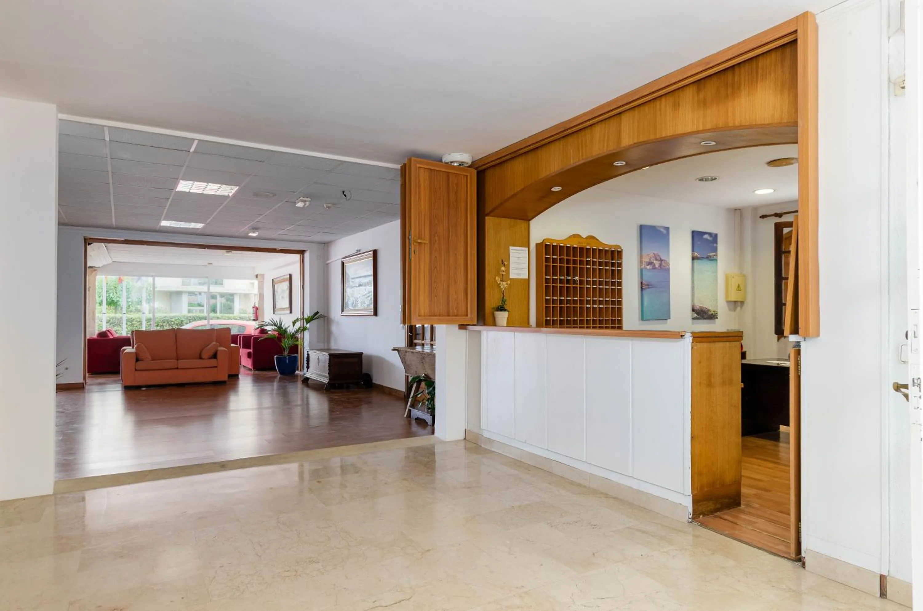 Staff in Sol y Mar Apartments