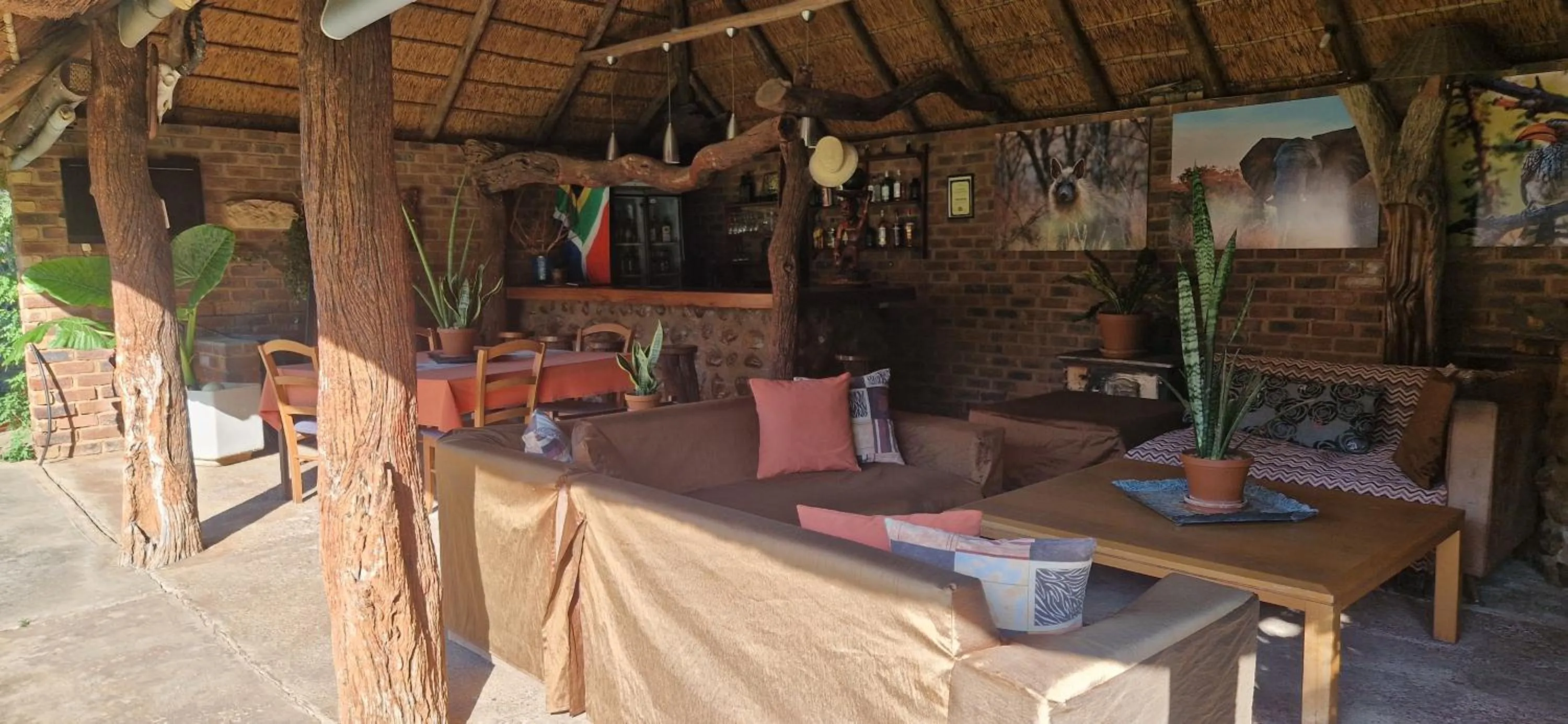 Lounge or bar in Tamboti Bush Lodge