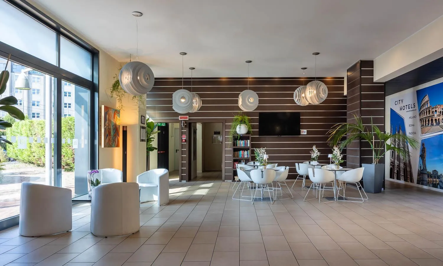 Lobby or reception in iH Hotels Milano Gioia