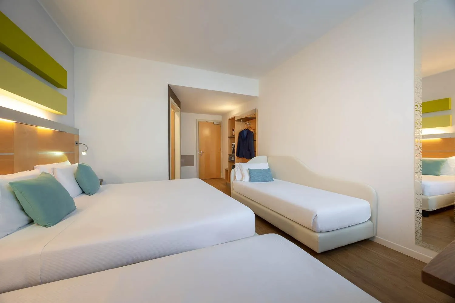 Bed in iH Hotels Milano Gioia