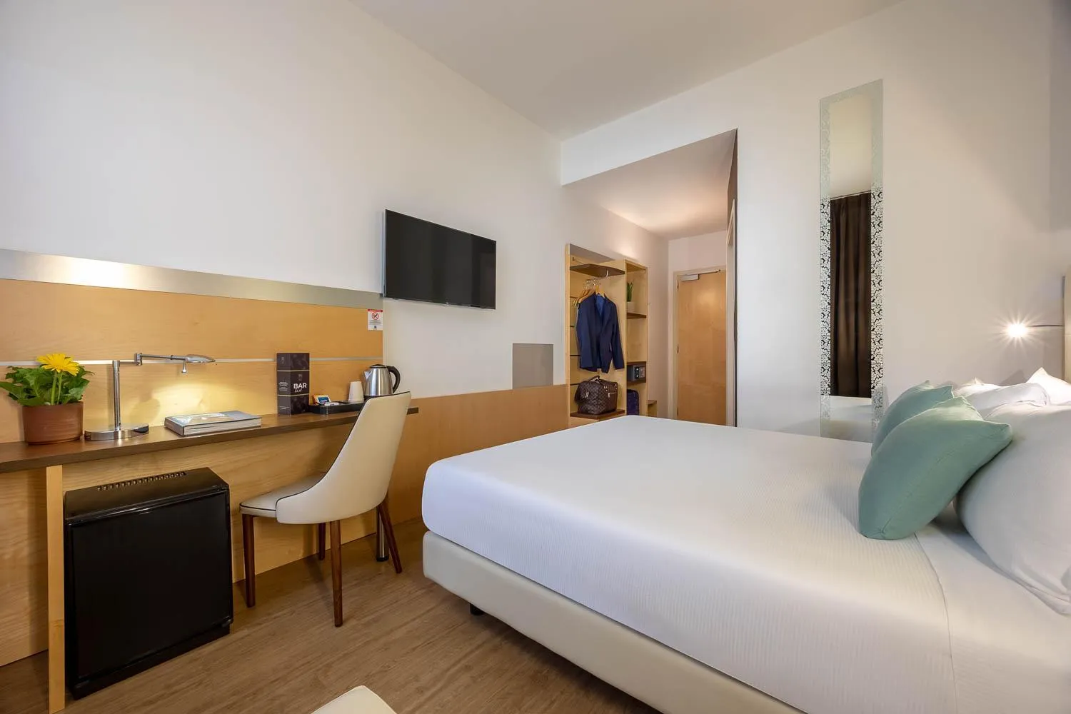 Bed in iH Hotels Milano Gioia